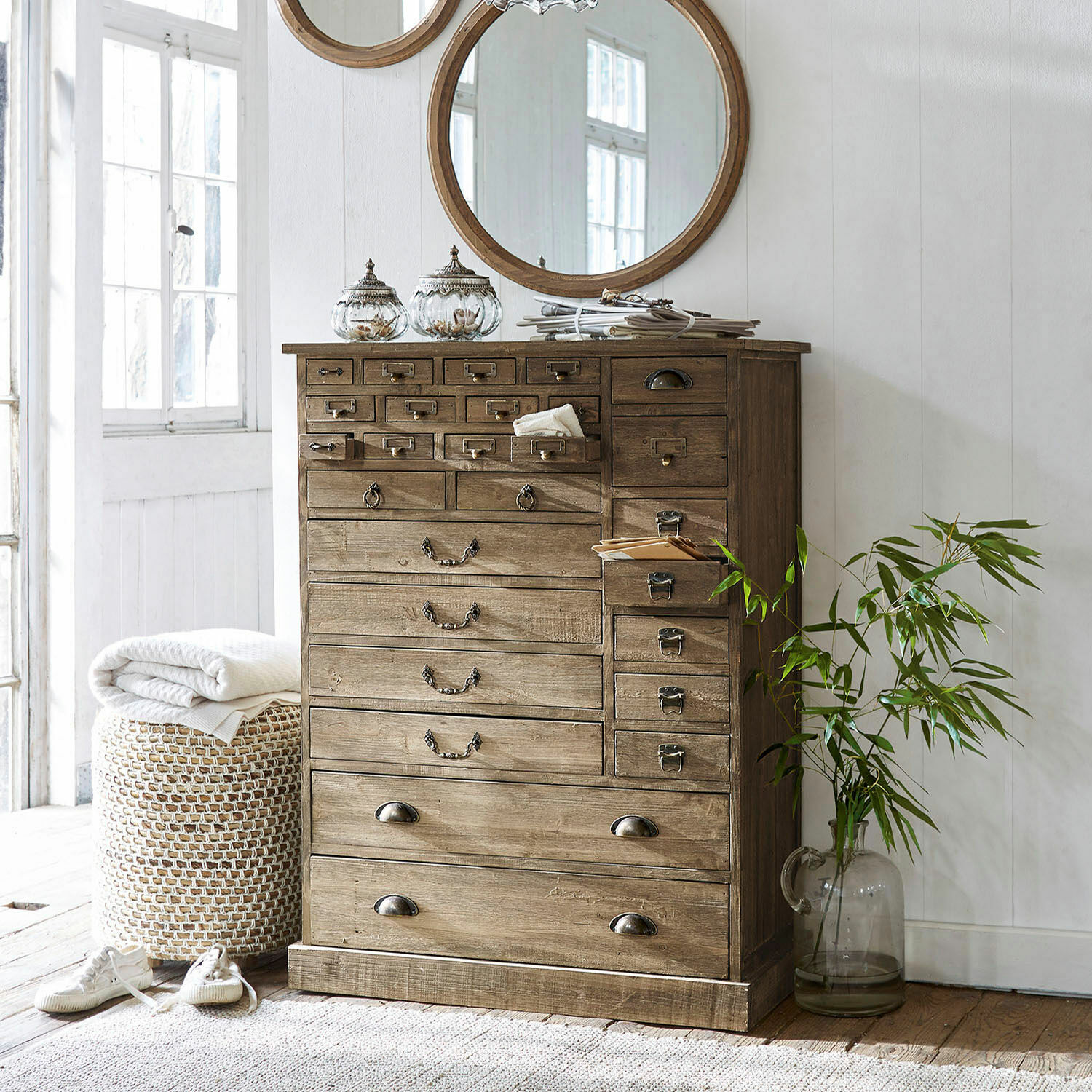 Comò Darling Cassettiera vintage in legno con molti cassetti e maniglie in metallo colore marrone chiaro