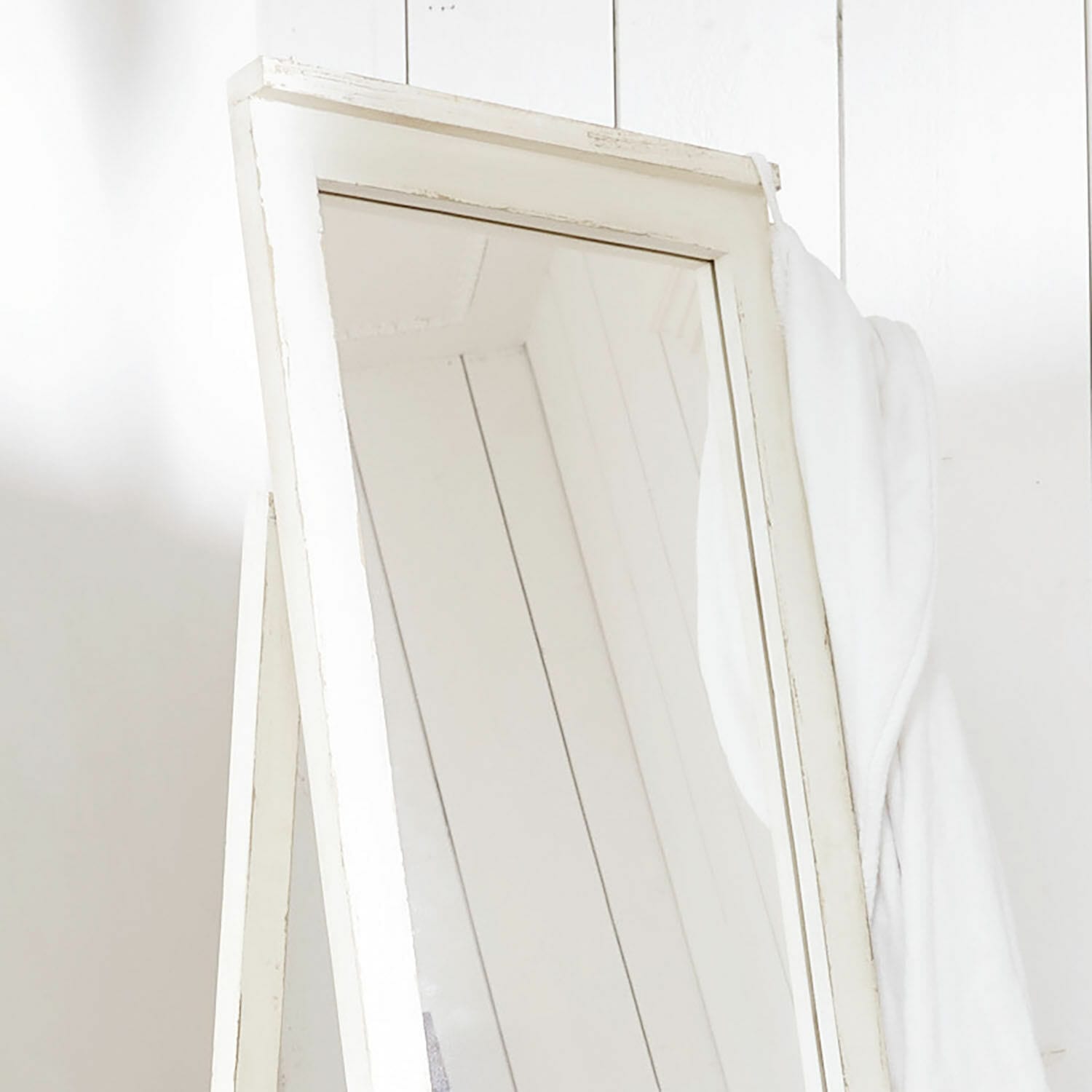 Specchio Shelton