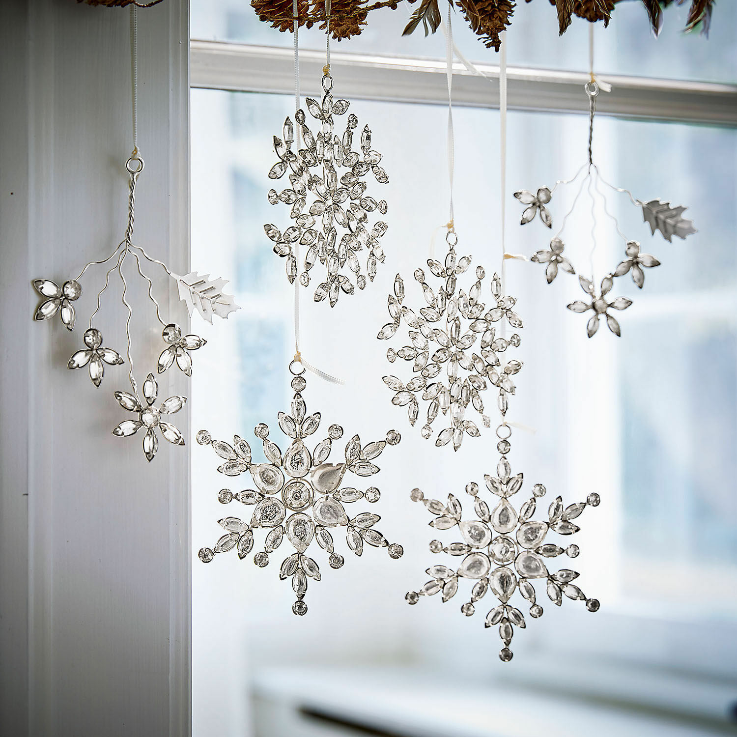 Set di 6 decorazioni natalizie Allegan Decorazioni pendenti a forma di fiocchi di neve in vetro trasparente e metallo per decorazioni festive