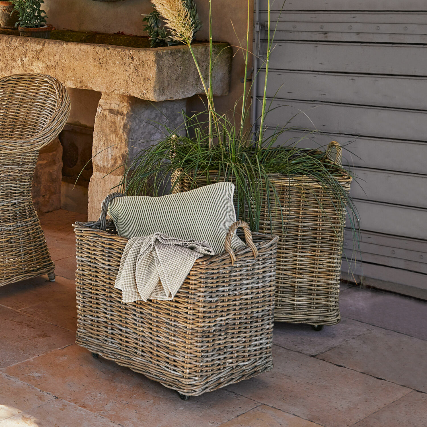 Coppia di cesti portavasi Gialousa Cesto in rattan naturale con cuscino e coperta, decorazione e contenitore pratico