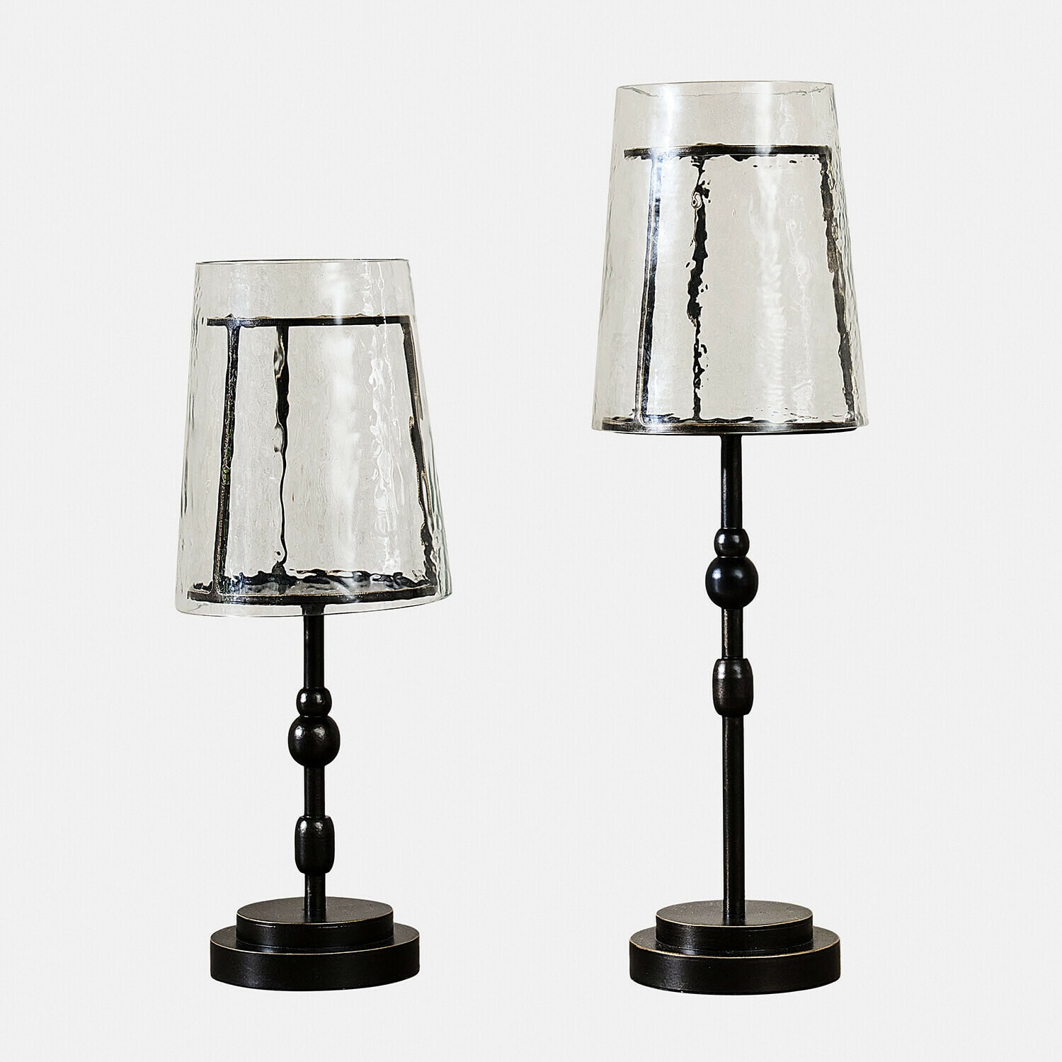Coppia di portacandele Hartcliff Due lampade da tavolo in metallo nero con paralumi in vetro trasparente strutturato, illuminazione decorativa per interni