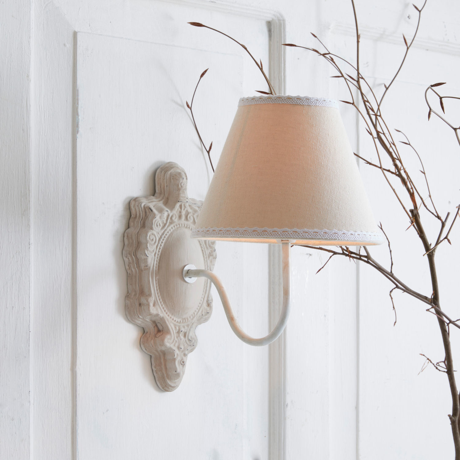 Lampada da parete Ascoux Applique da parete con paralume beige e base in metallo bianco stile vintage per soggiorno