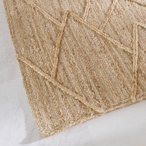 Tappeto naturale in juta beige con motivo geometrico, ideale per interni ecologici