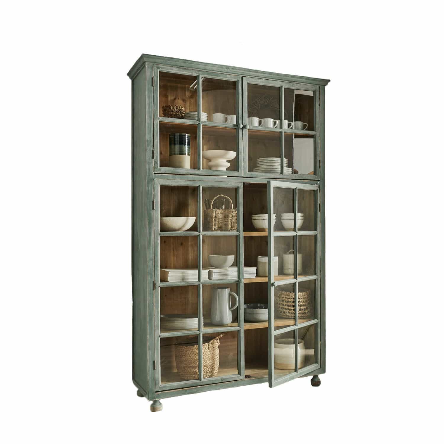 Mobile alto Bellac Mobile in legno verde con ante in vetro, ideale per conservare stoviglie e oggetti decorativi.