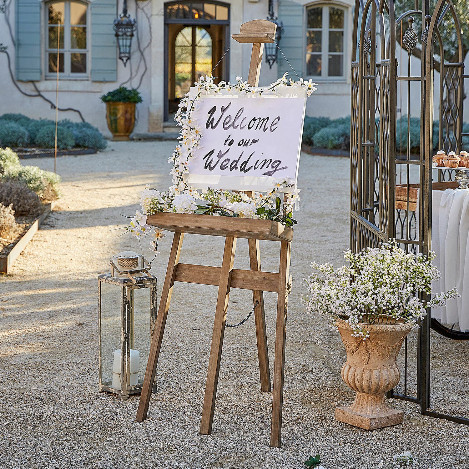 Cavalletto da pittore Handan Cavalletto in legno decorato con fiori e cartello di benvenuto per matrimonio all'aperto