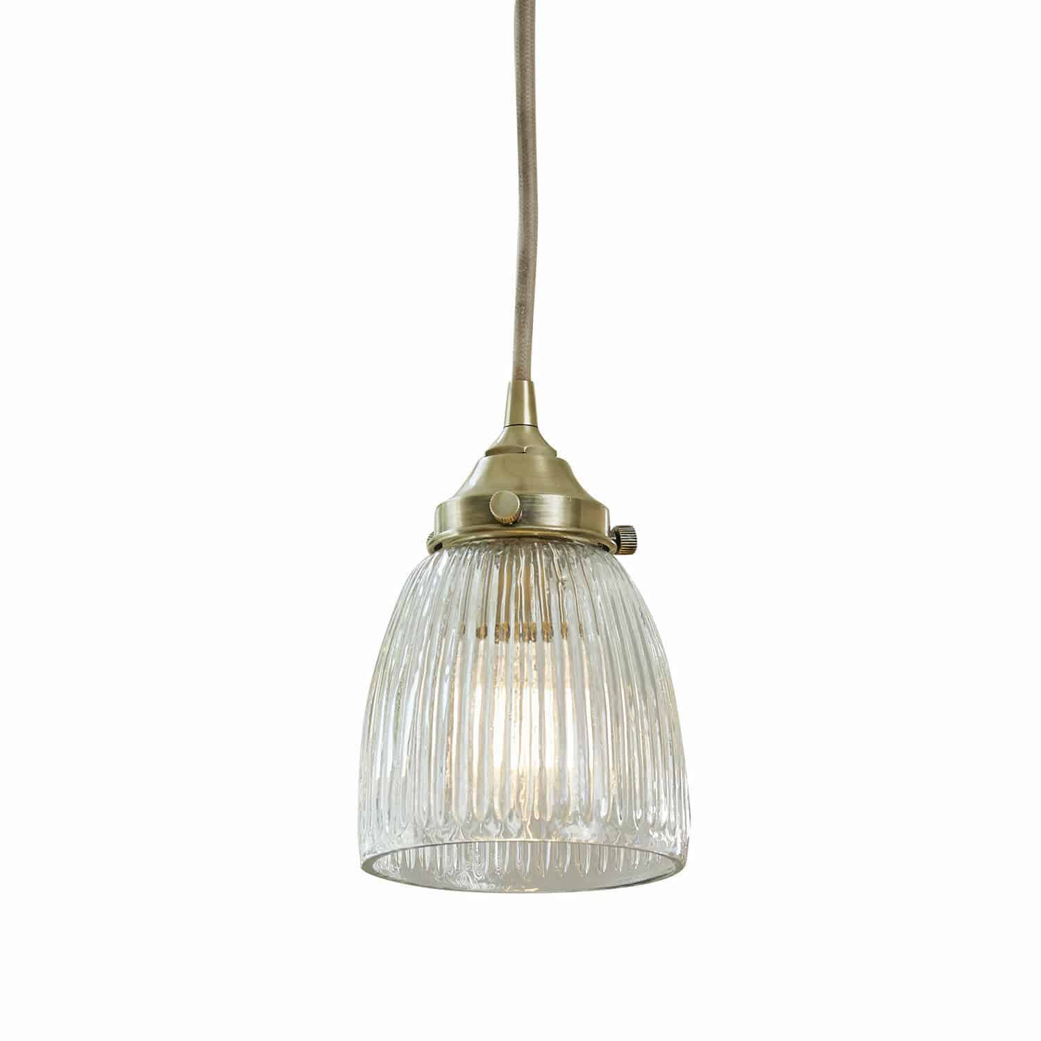 Lampada a sospensione Tanaelva Lampada a sospensione in vetro rigato con finitura in ottone, illuminazione vintage per interni