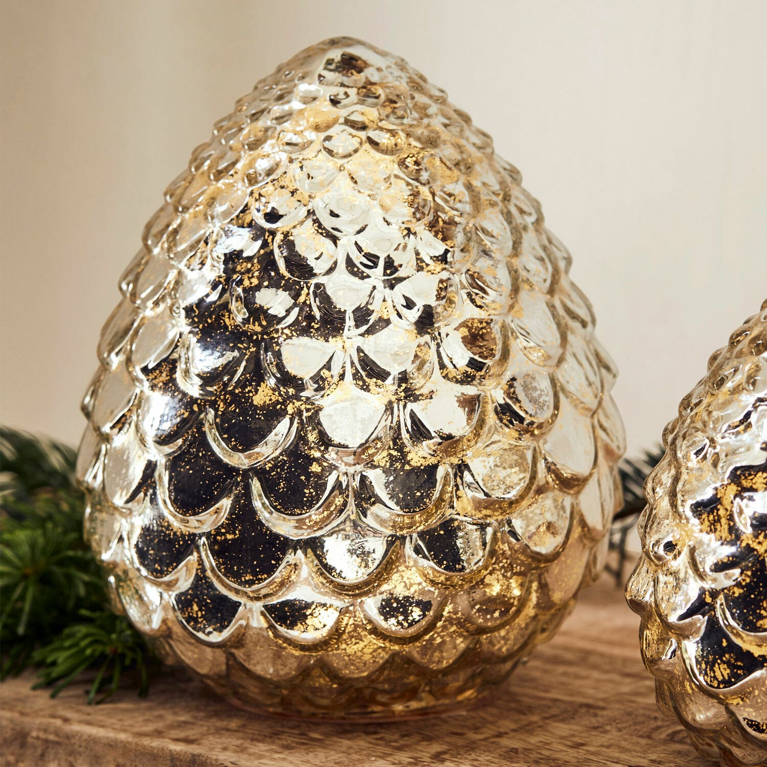 Coppia di pigne decorative Ibaque