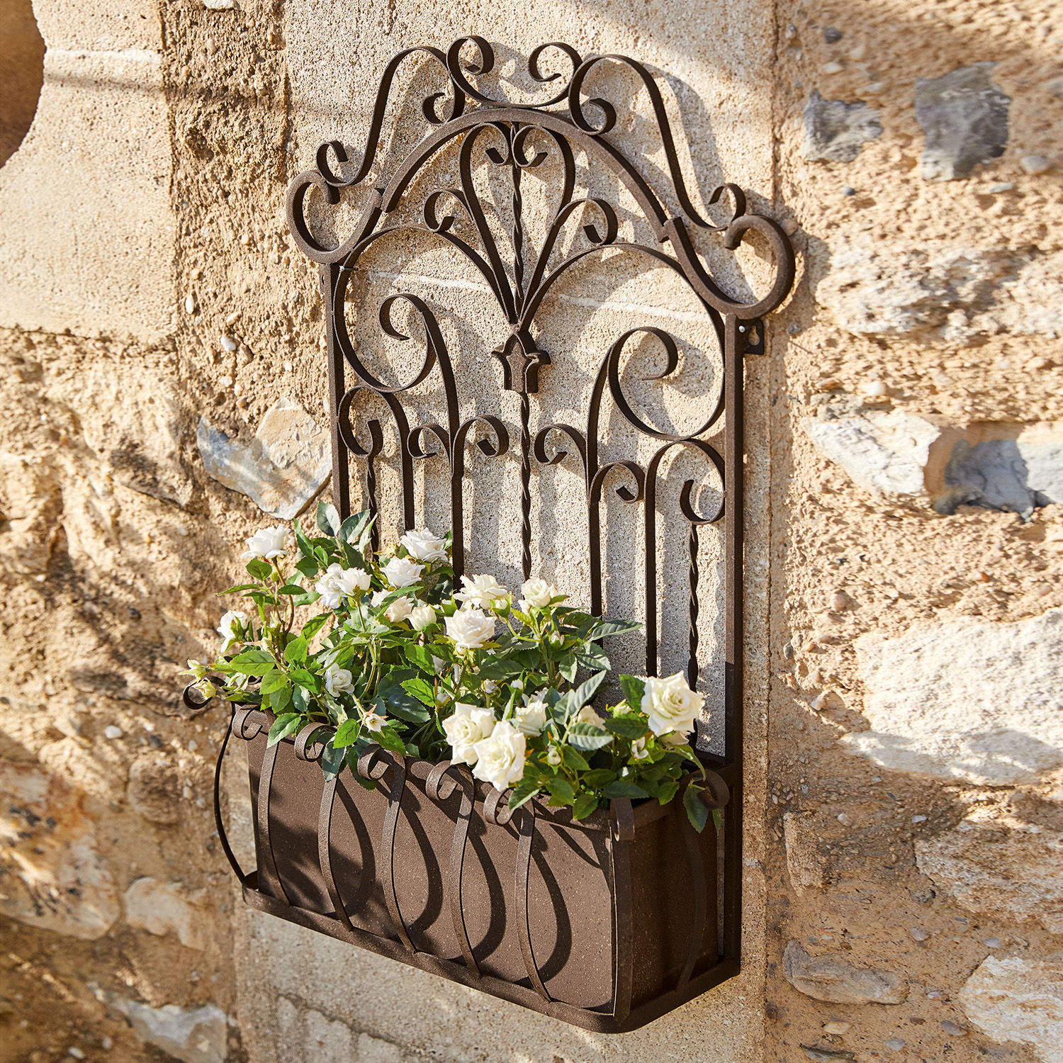 Fioriera Secourt Fioriera da parete in metallo marrone con decorazioni a riccioli e fiori bianchi per giardino