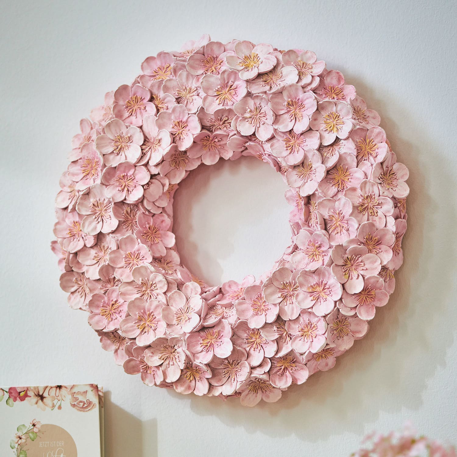 Ghirlanda Garlan Corona decorativa da parete con fiori rosa in tessuto, ornamento per interni.