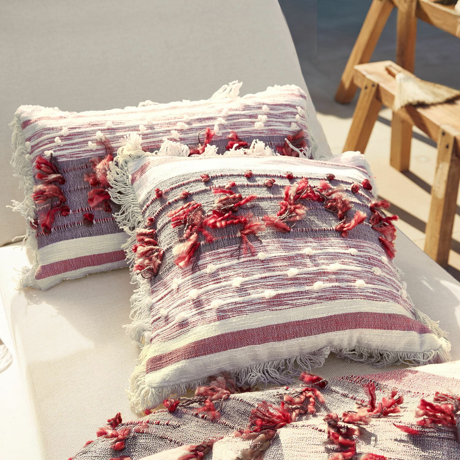Coppia di copricuscini Yazmira Cuscini decorativi in cotone a righe rosse e bianche con frange e dettagli morbidi, stile boho