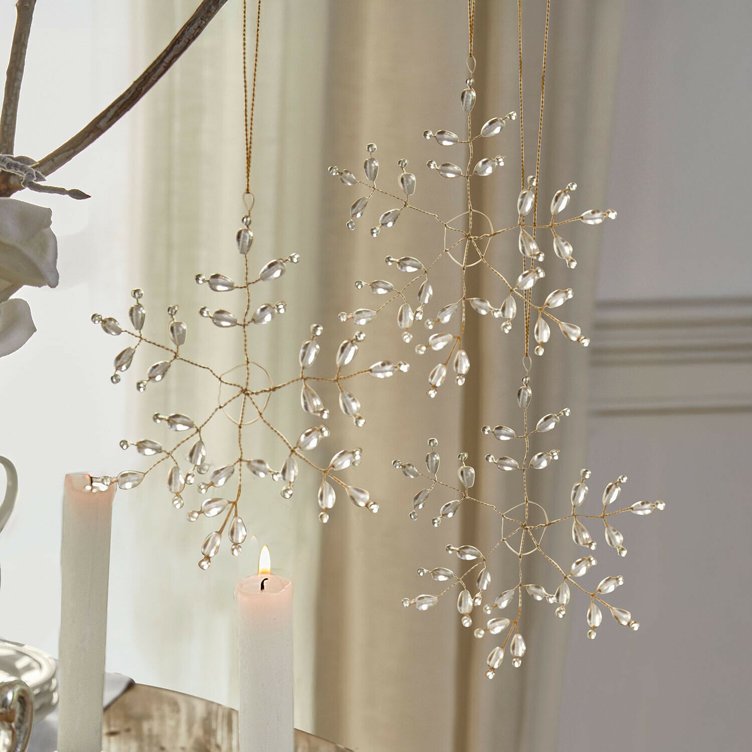 Set di 3 decorazioni da appendere Nimweth Decorazioni a forma di fiocco di neve con perline trasparenti su filo dorato per addobbi natalizi