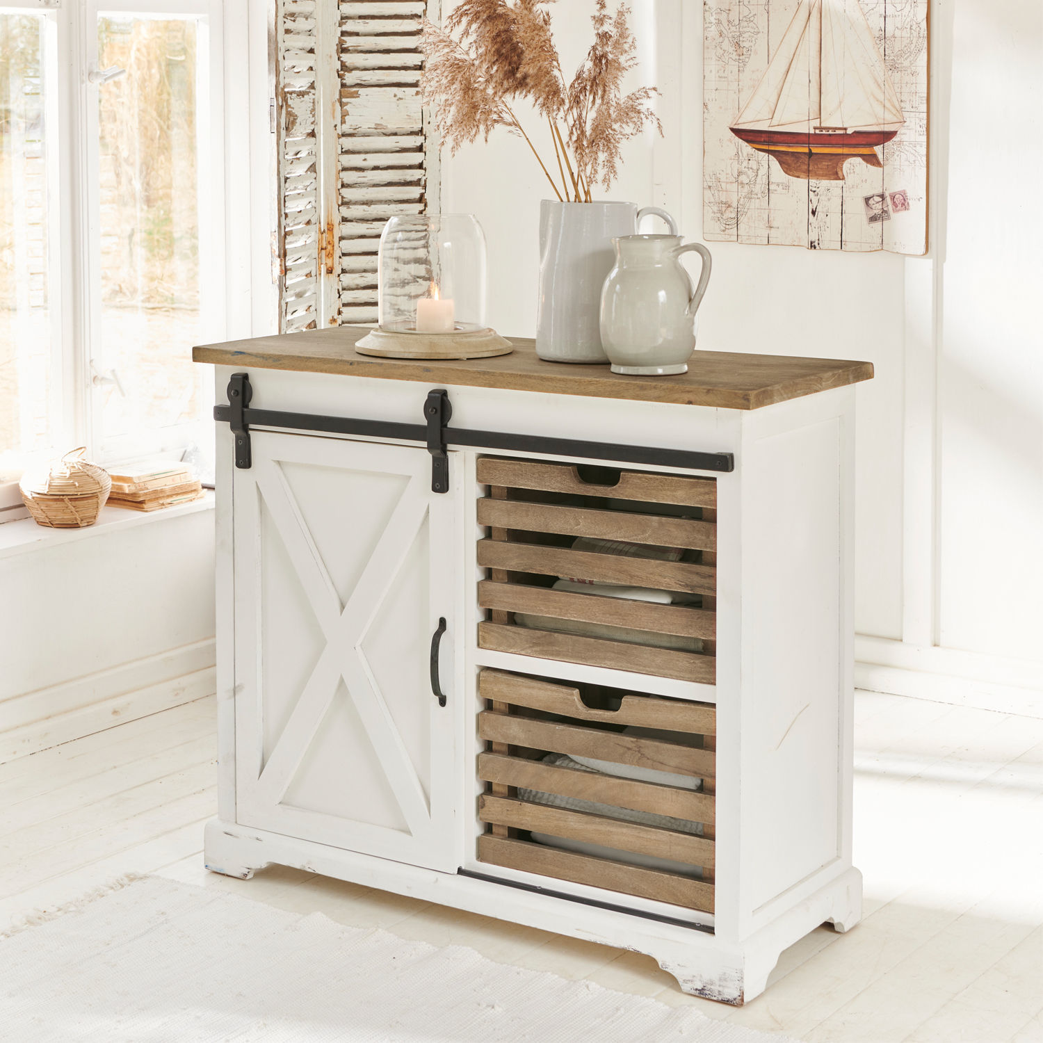 Comò Bastid Madia bianca in legno con piano in legno naturale e cassetti rustici per soggiorno luminoso