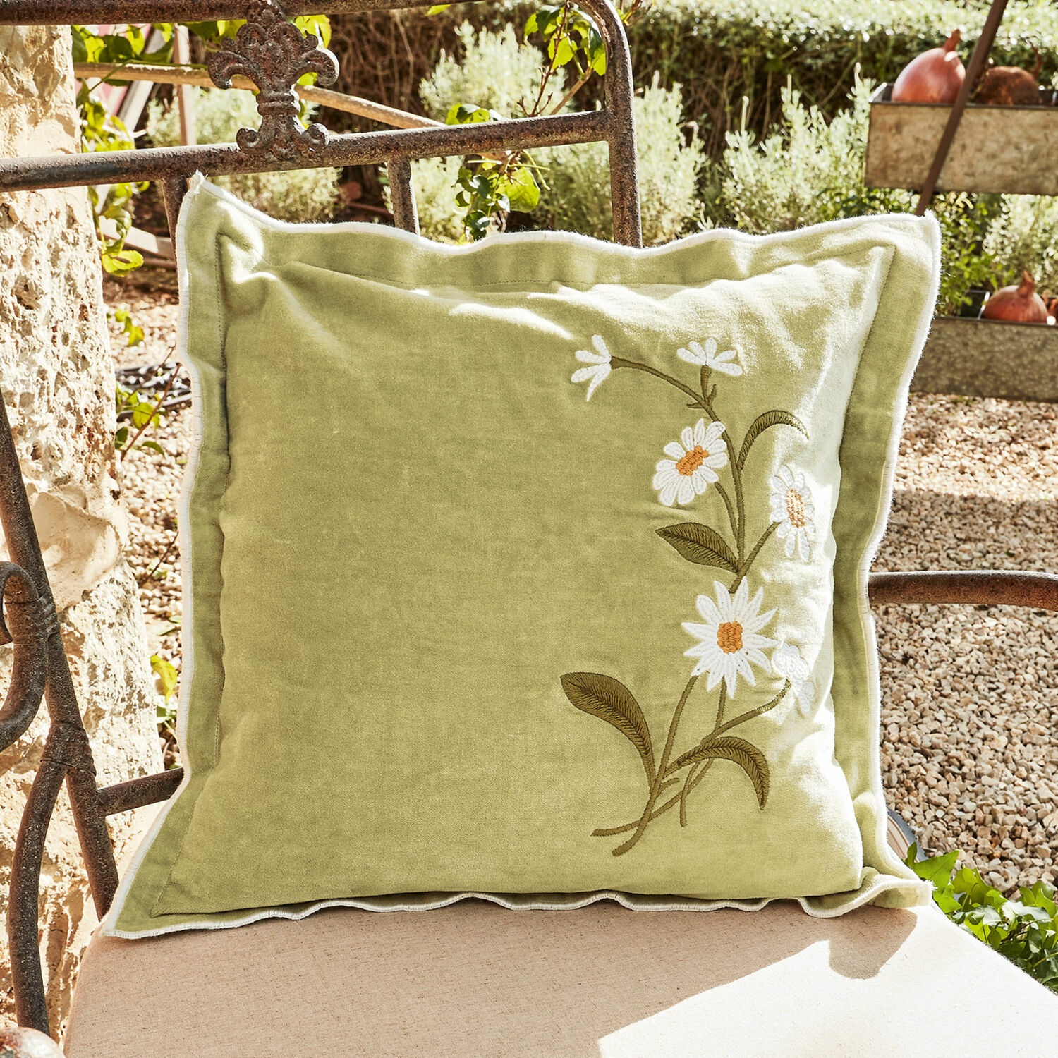 Copricuscino Florenceville Cuscino decorativo verde in tessuto morbido con ricamo di fiori bianchi, adatto per interni e giardino