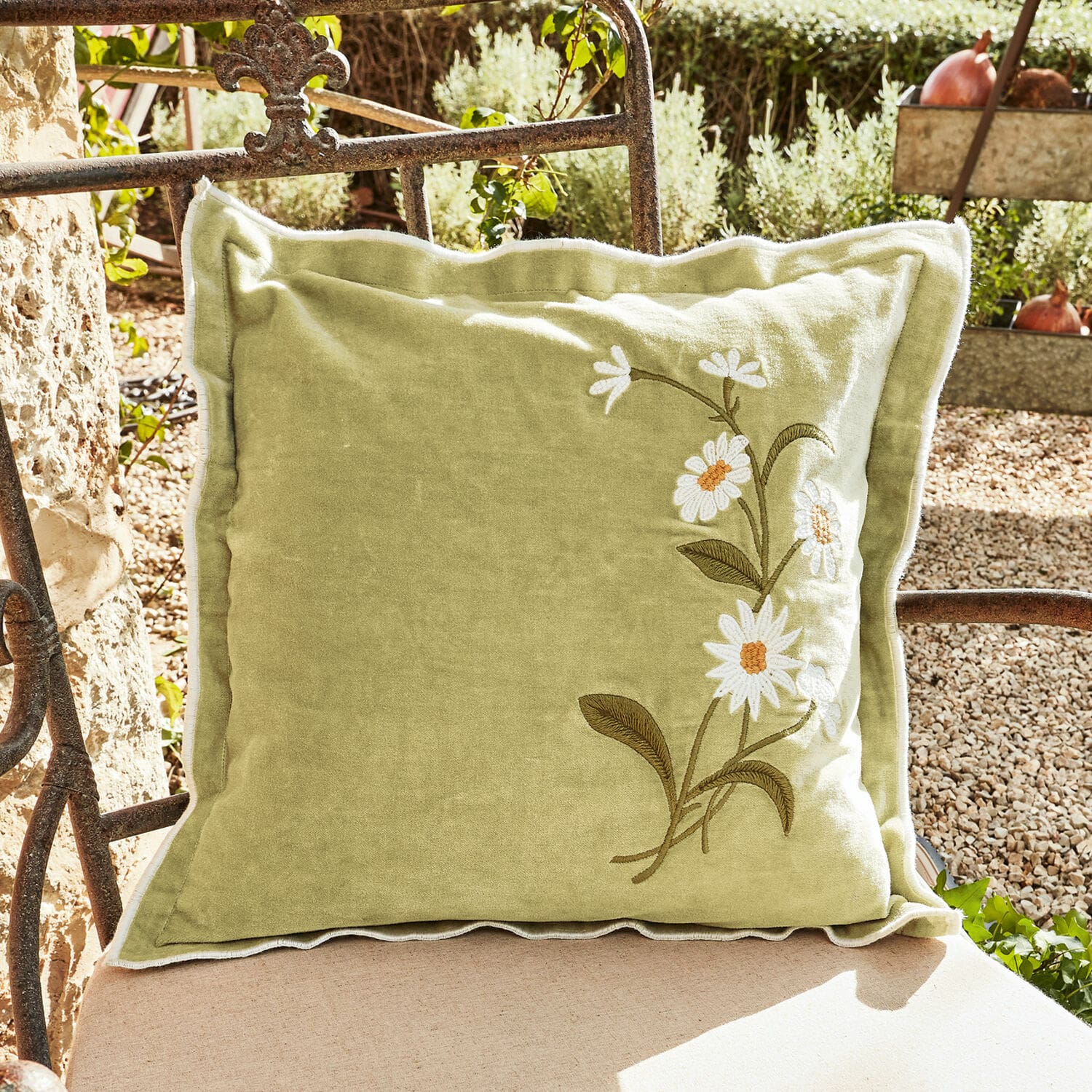 Copricuscino Florenceville Cuscino decorativo verde in tessuto morbido con ricamo di fiori bianchi, adatto per interni e giardino