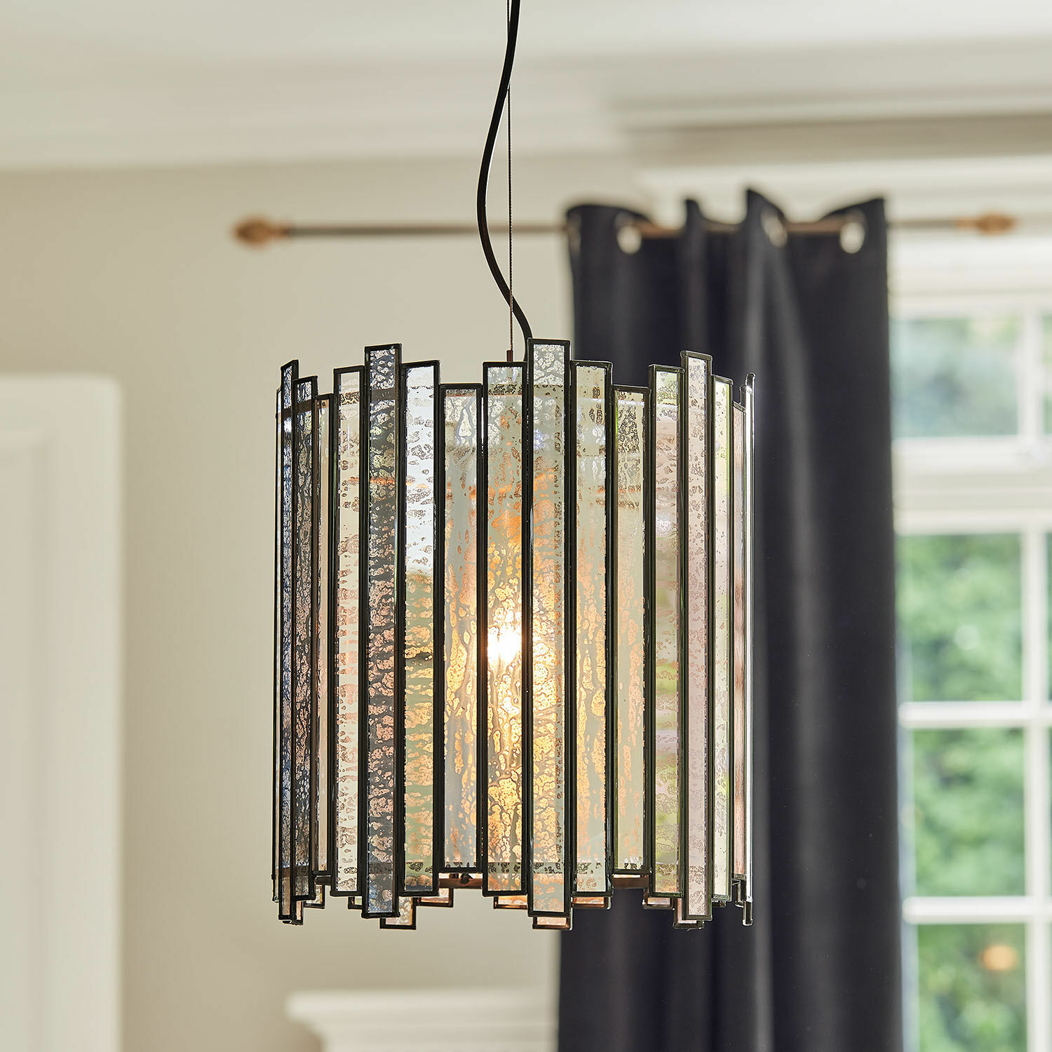Lampada a sospensione Thévigny Lampadario con pannelli in metallo e vetro in stile vintage, lampada decorativa da soffitto per soggiorno