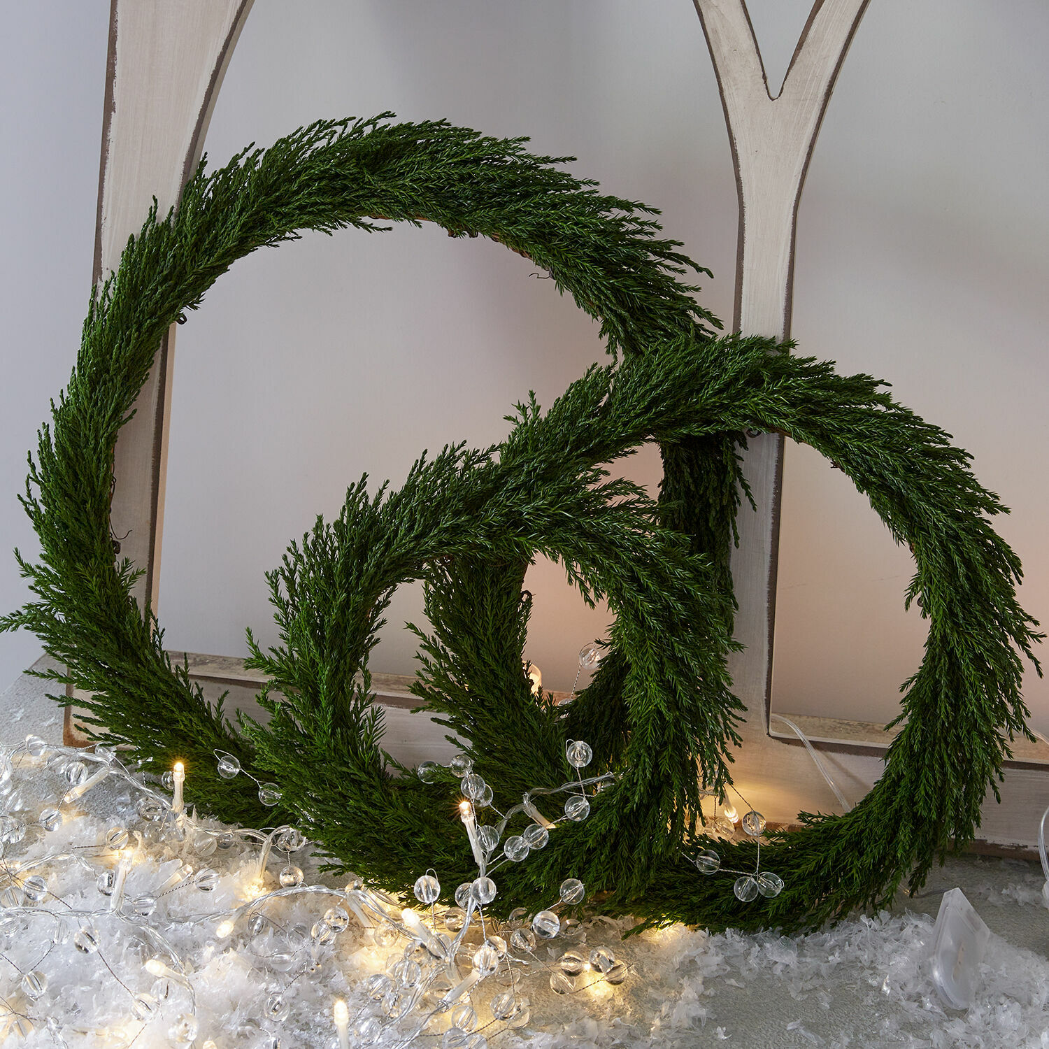 Set di 3 ghirlande Grivale Ghirlande decorative verdi in fogliame con luci LED e neve artificiale per decorazioni natalizie
