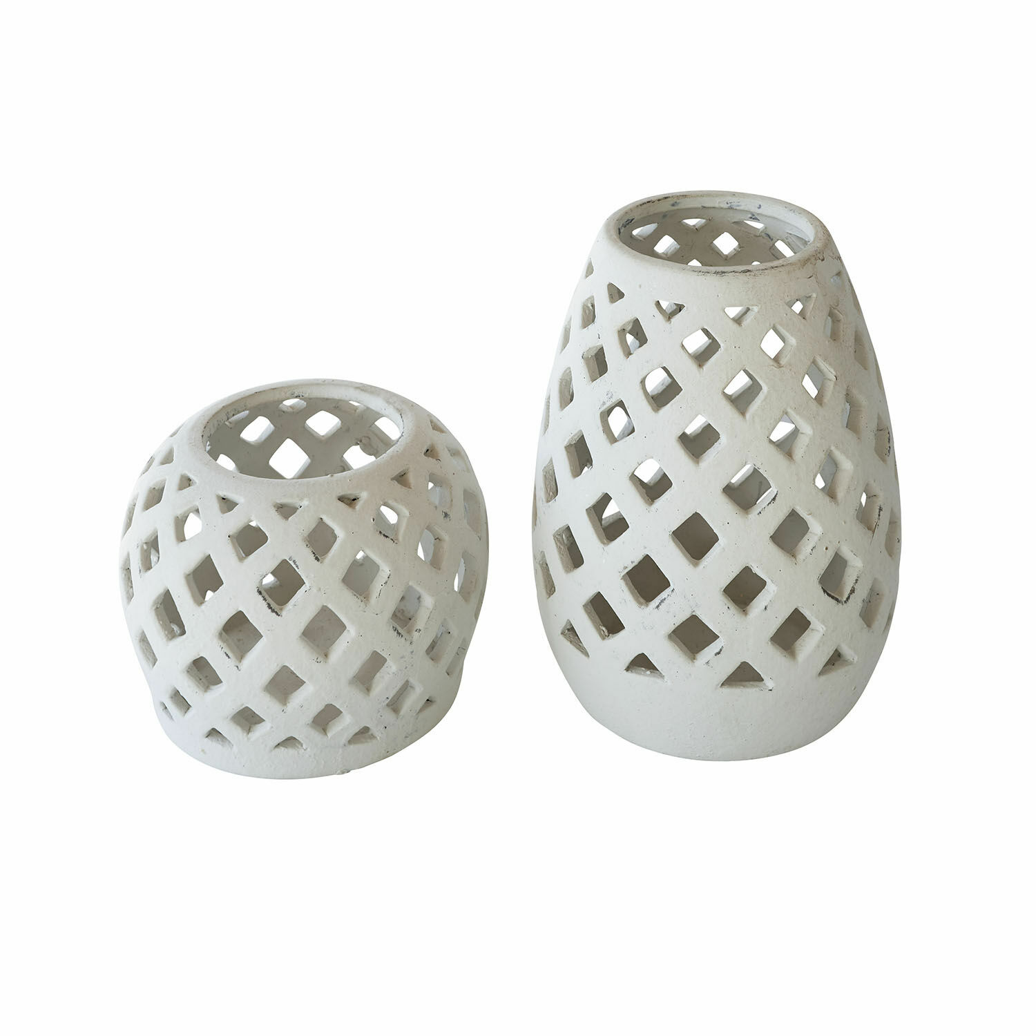 Coppia di lanterne Serignac Due lanterne in ceramica bianca con motivo traforato a rombi per decorazione d'interni