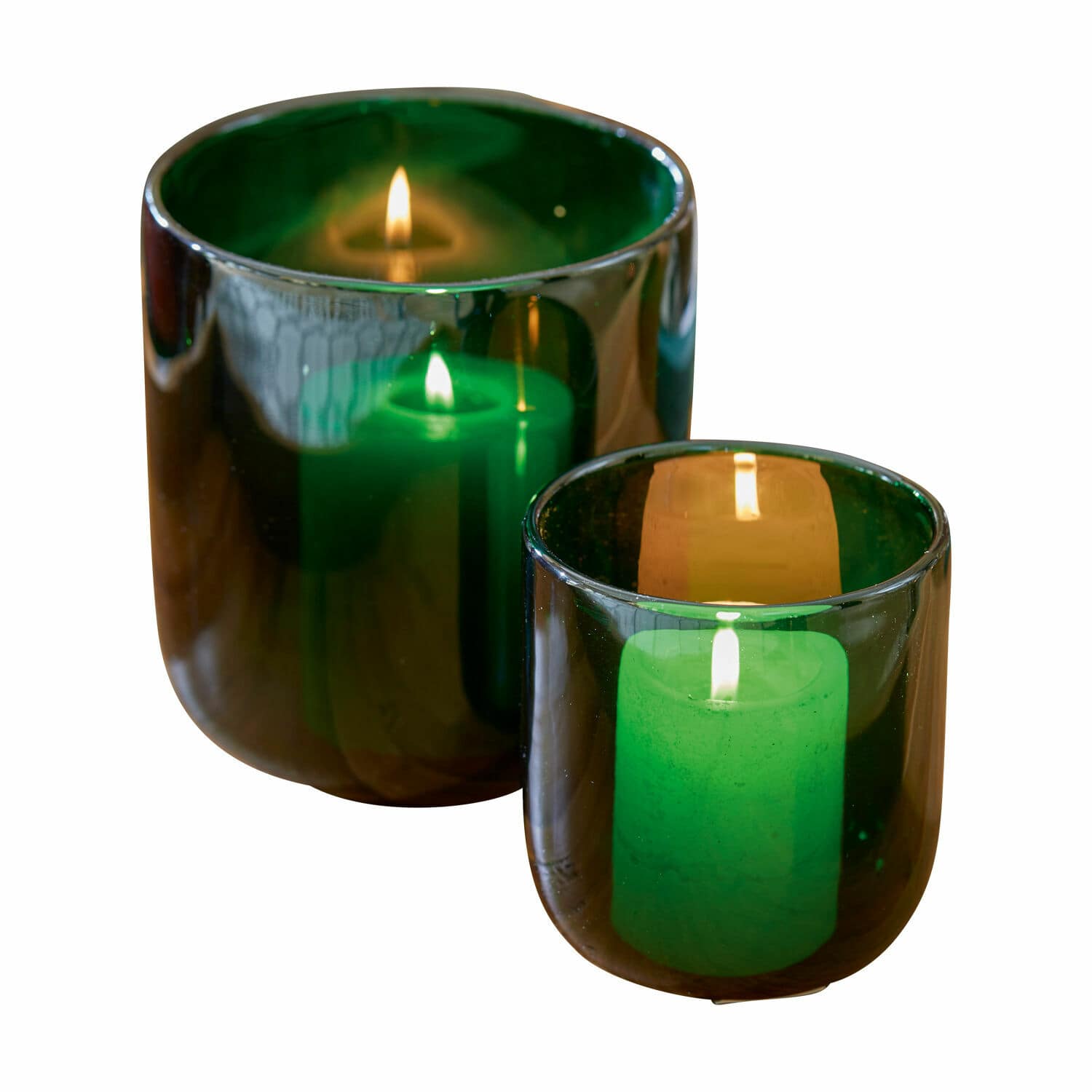 Coppia di portacandele Theodor Set di due portacandele in vetro verde con candele accese per decorazione d'interni