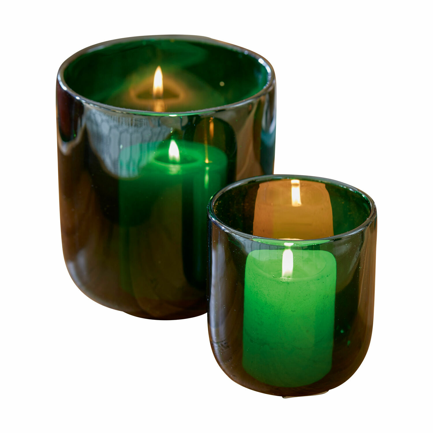 Coppia di portacandele Theodor Set di due portacandele in vetro verde con candele accese per decorazione d'interni