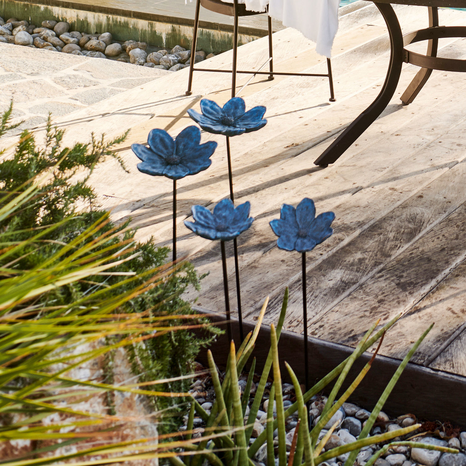 Coppia di decorazioni da giardino con asta Soucy