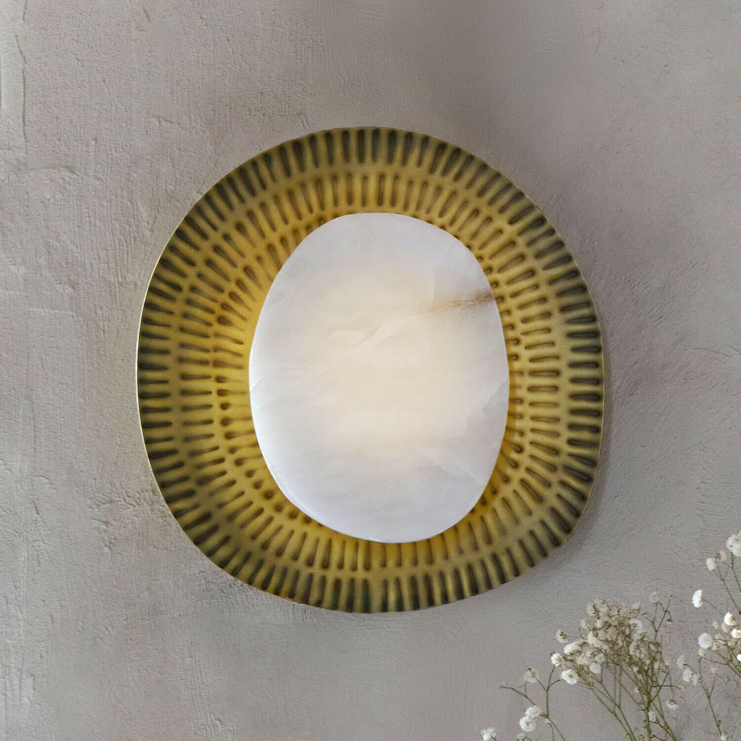 Lampada da parete Piedraclara Applique decorativa da parete in alabastro e metallo oliva, illuminazione moderna per interni