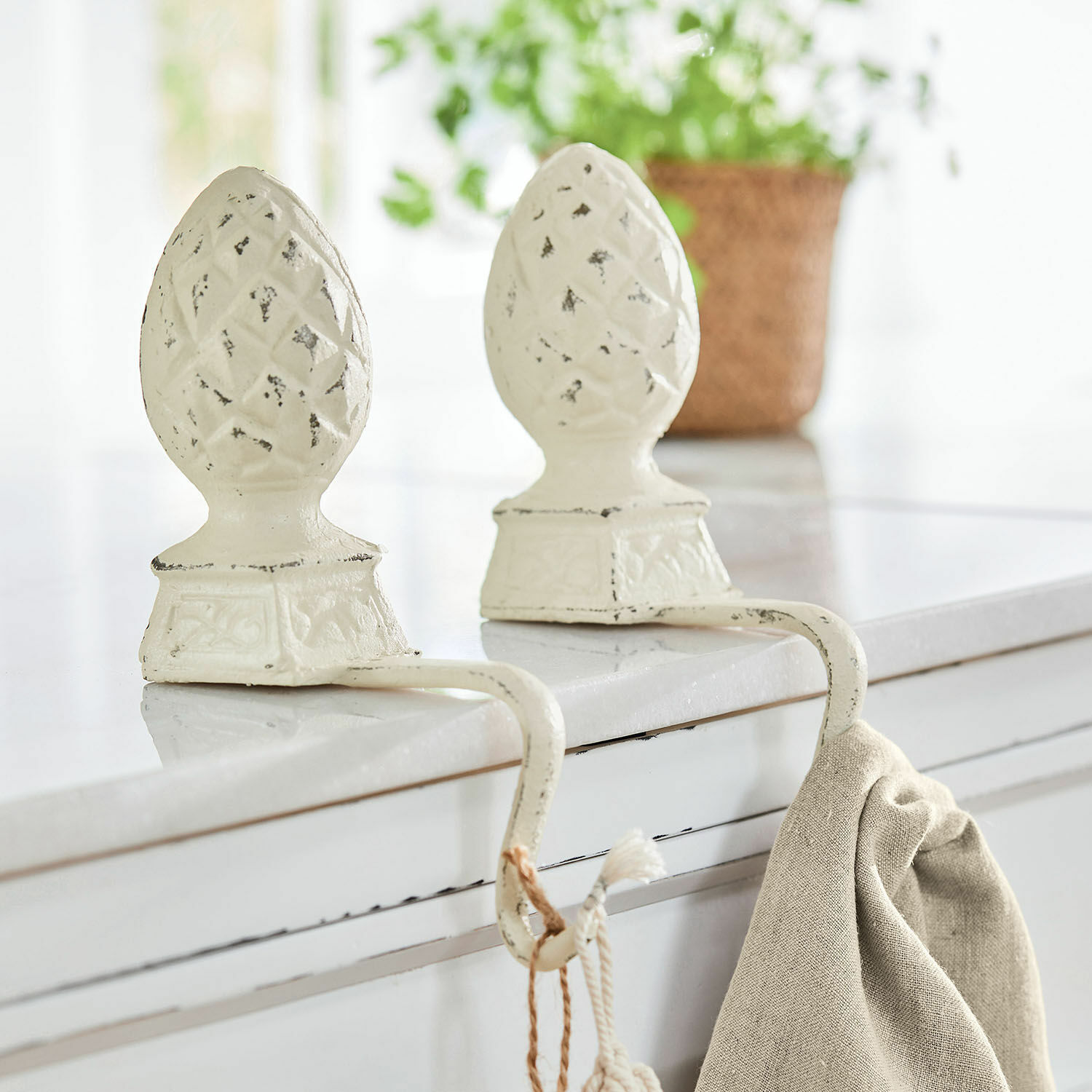 Coppia di pigne in ferro Lucielle Gancio in metallo bianco con cima decorativa a forma di pigna per appendere asciugamani