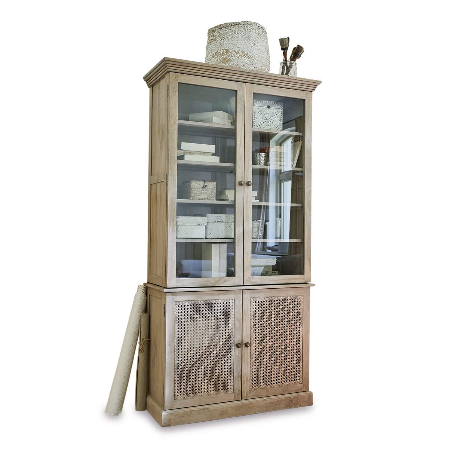 Credenza con vetrinetta Dronne Vetrina in legno naturale con ante in vetro e intreccio per un elegante spazio contenitivo
