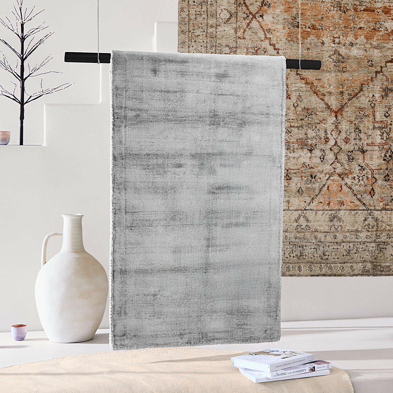 Passatoia Mariselle Tappeto grigio in materiale morbido in interno moderno con brocca decorativa e libri