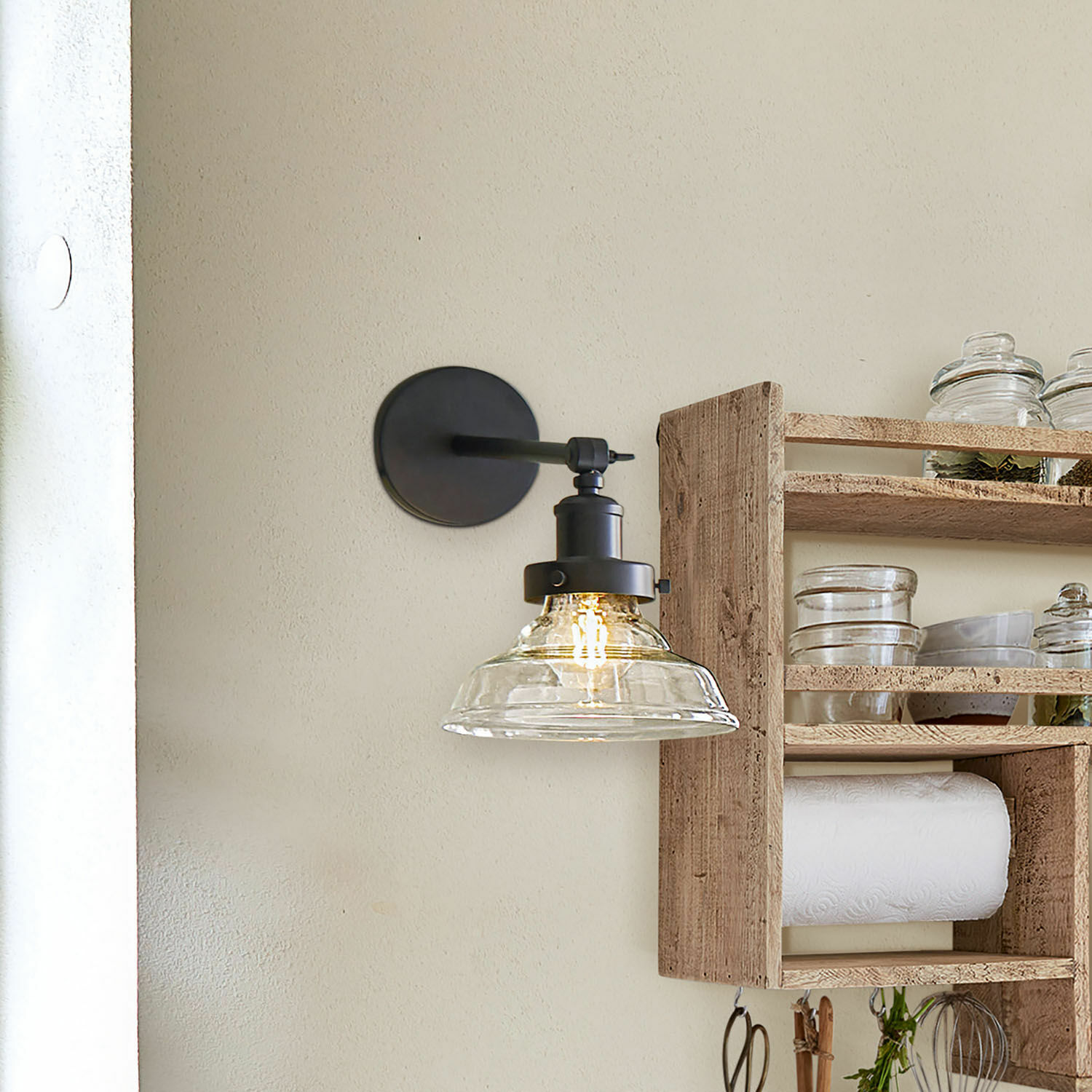 Lampada da parete Manel Applique da parete nera in metallo con paralume in vetro trasparente stile industriale per cucina
