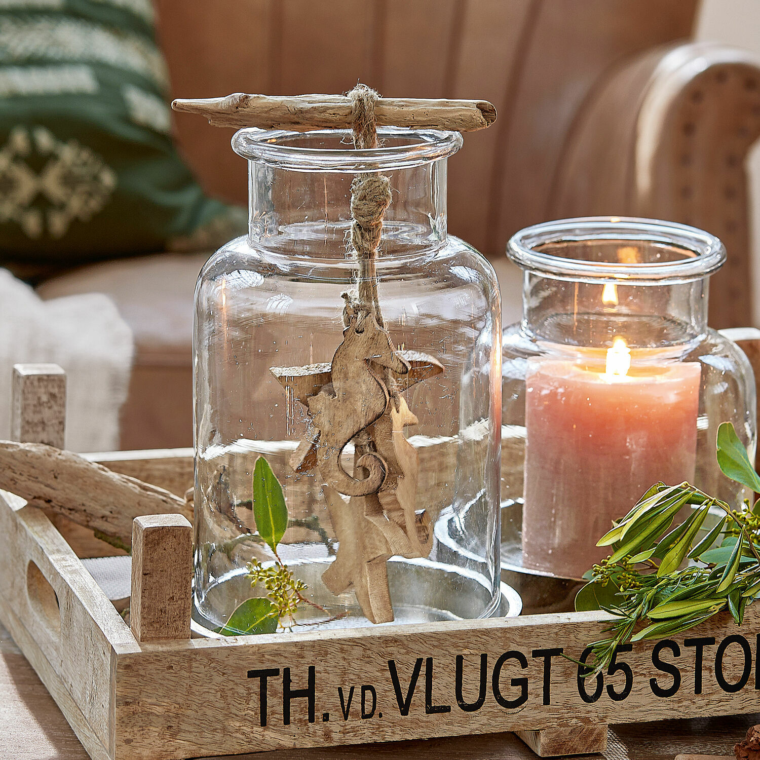 Decorazione da appendere Yasin Vaso di vetro con decorazione in legno e candela su vassoio in legno naturale per decorazione d'interni