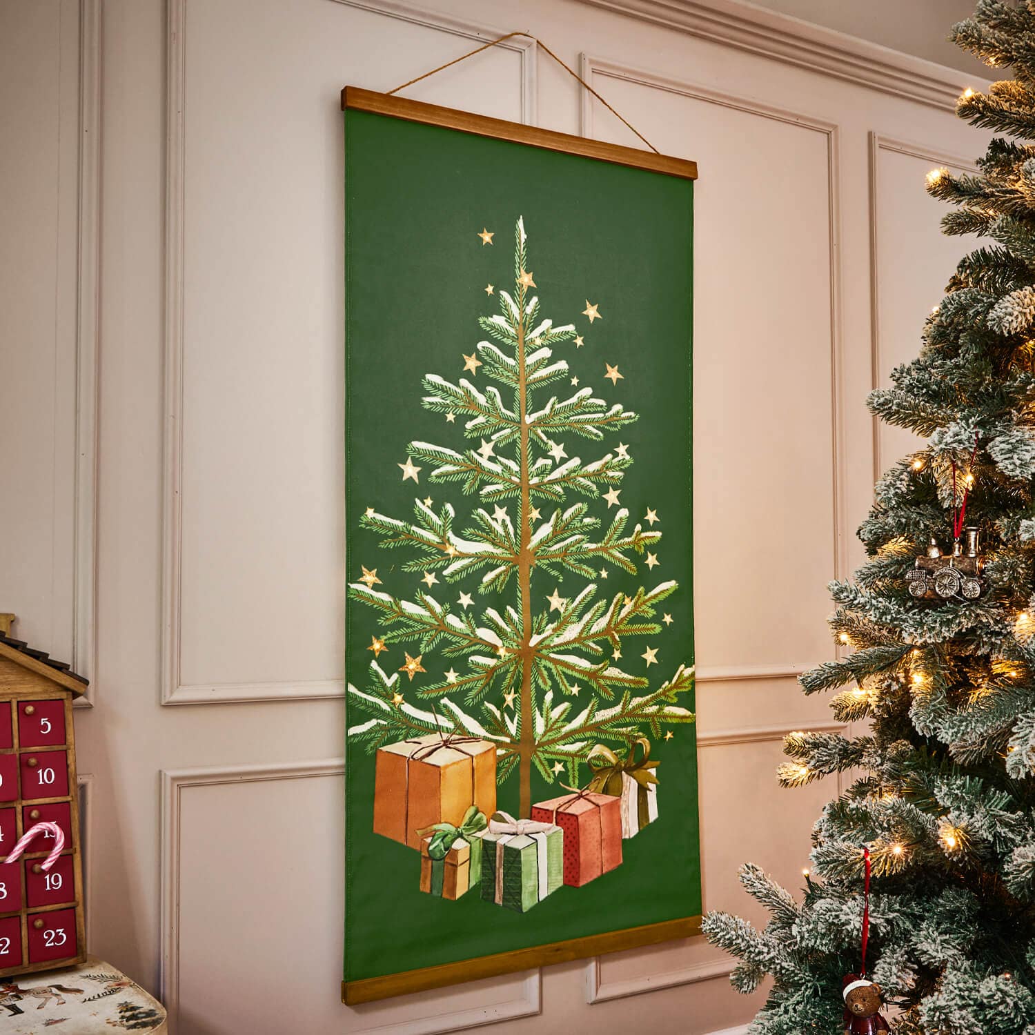 Tela verde con albero di Natale e regali, decorazione murale natalizia per la casa