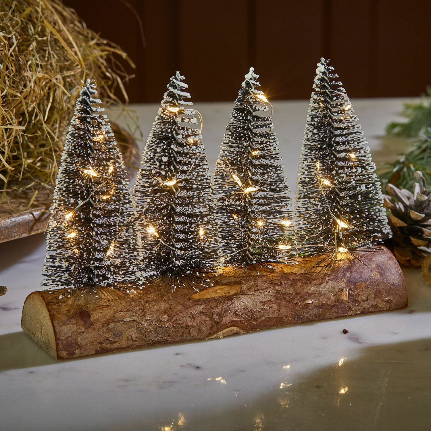 Alberelli decorativi a LED Grimstad Decorazione natalizia con alberi di filo neri su base in legno illuminata da luci LED