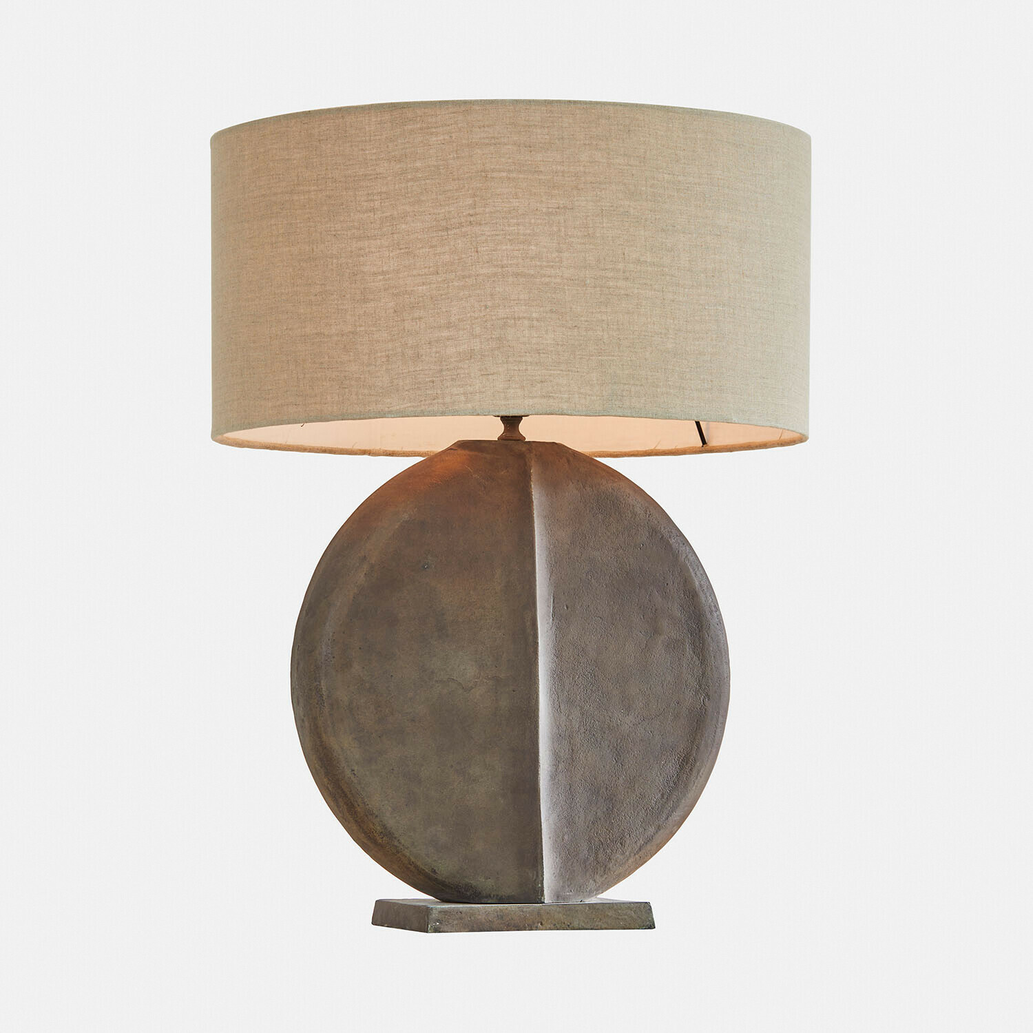Lampada da tavolo Calverna Lampada da tavolo con base rotonda in metallo marrone e paralume beige per arredamento