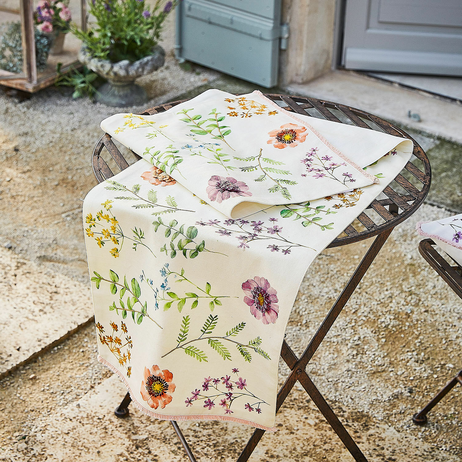Runner Fahzoura Runner da tavola in cotone color crema con stampa floreale colorata per decorazione d'interni