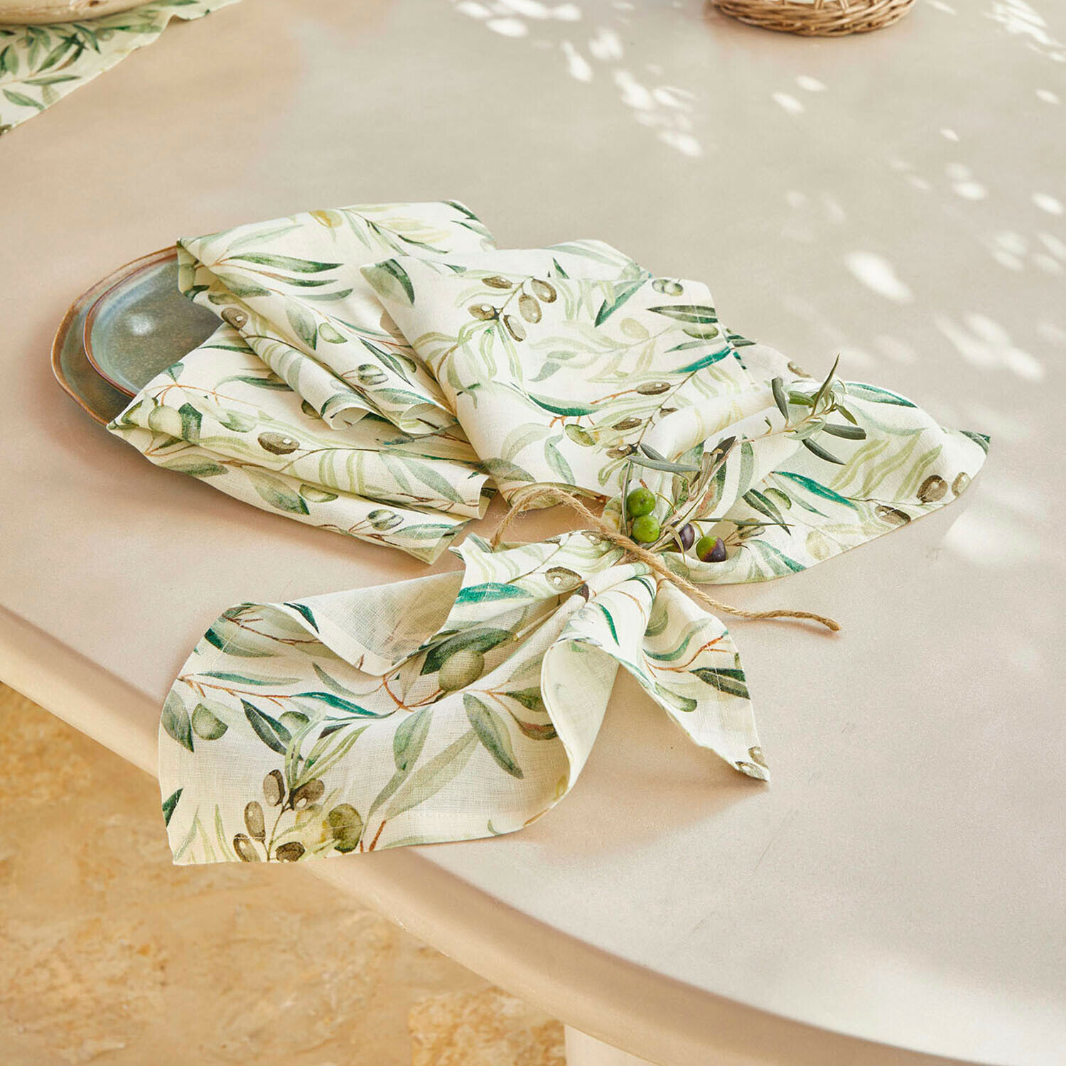 Set di 4 tovaglioli Nolaria Tovaglioli di lino con motivo di olive verdi su sfondo beige, decorazione naturale per tavola