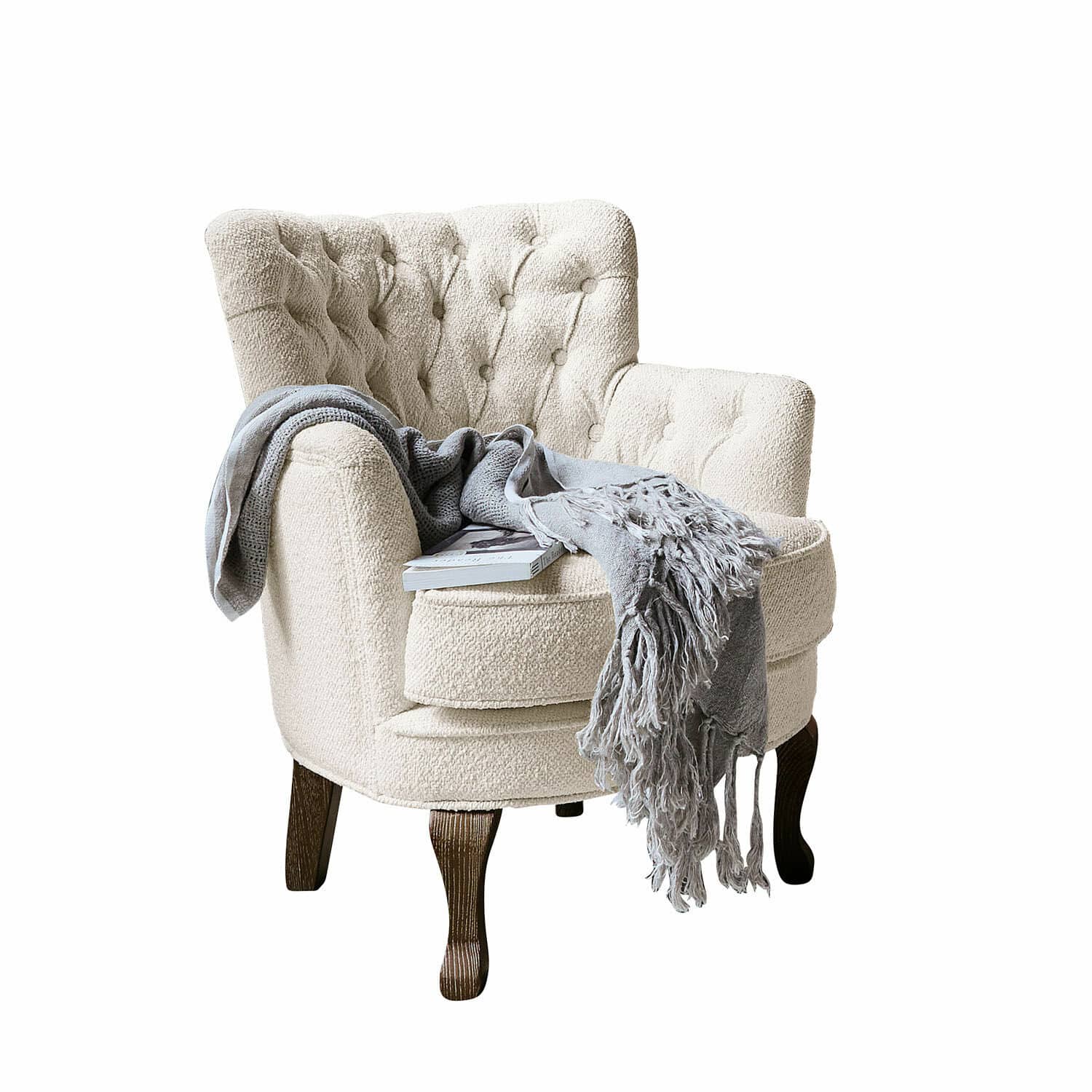 Poltrona Calgary Poltrona beige in tessuto bouclé con gambe in legno scuro, coperta grigia e libro