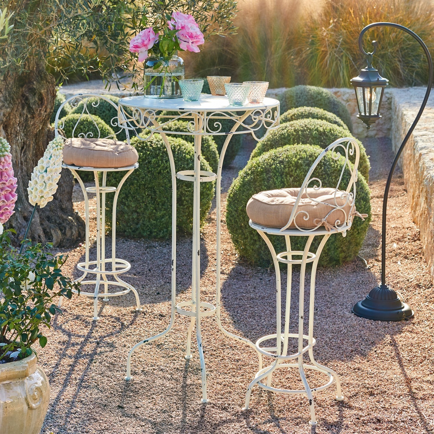 Set di tavolino e sedie Petit Bistro