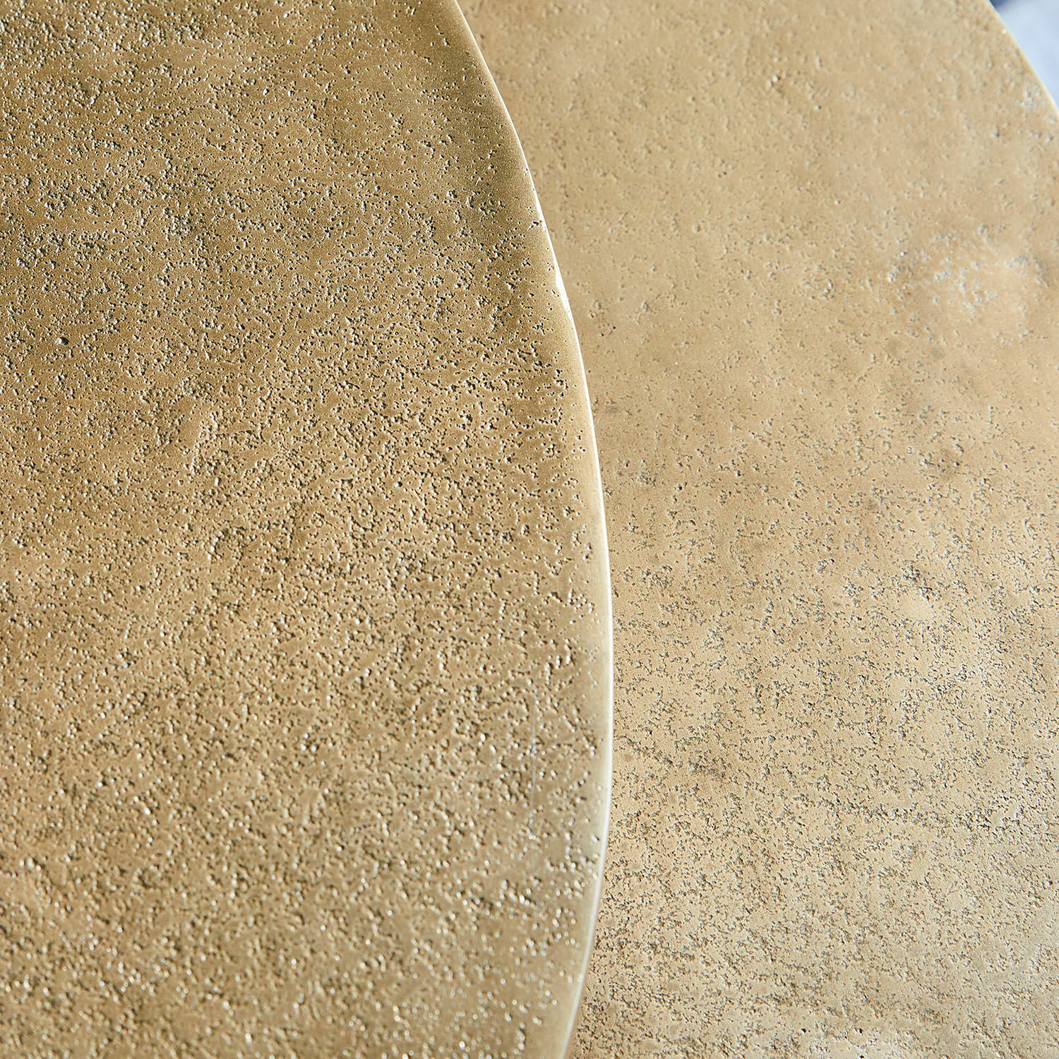 Coppia di tavolini di complemento Leron