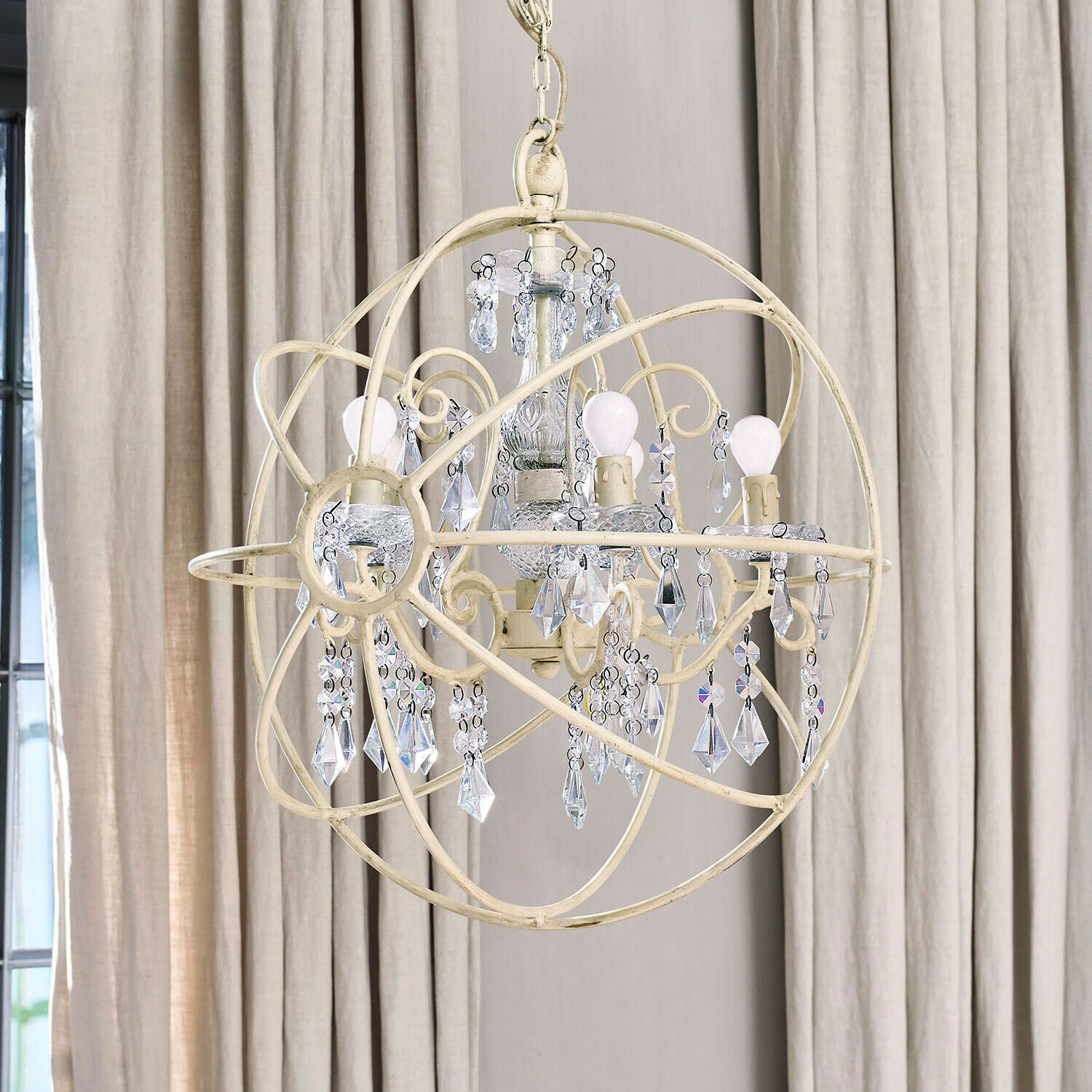 Lampadario Élivienne Lampadario in metallo crema con decorazioni in cristallo e lampadine, illuminazione decorativa
