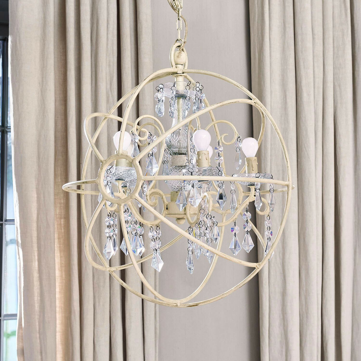 Lampadario Élivienne Lampadario in metallo crema con decorazioni in cristallo e lampadine, illuminazione decorativa