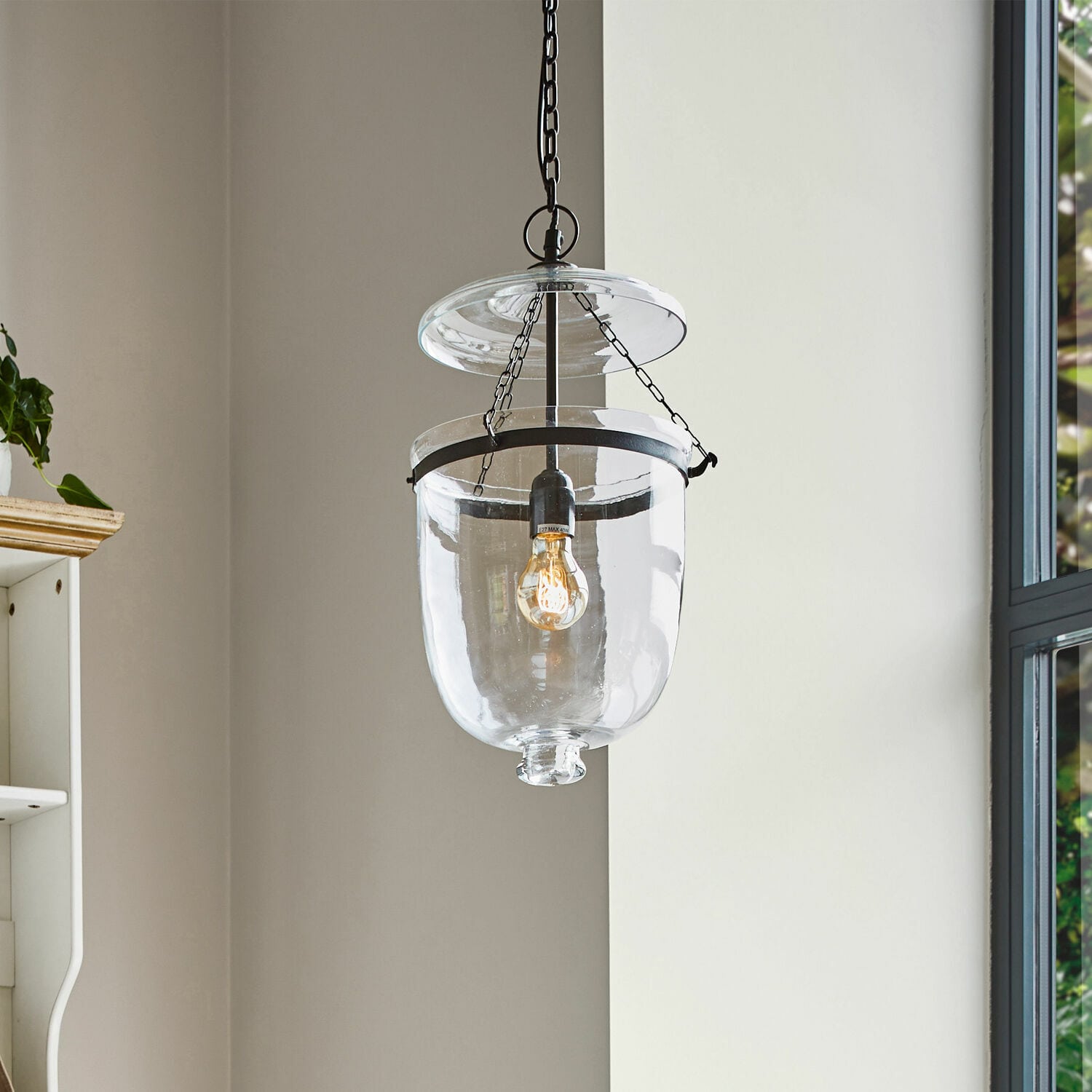 Lampada a sospensione Lanta Lampada a sospensione in vetro con catena metallica nera, illuminazione moderna per interni