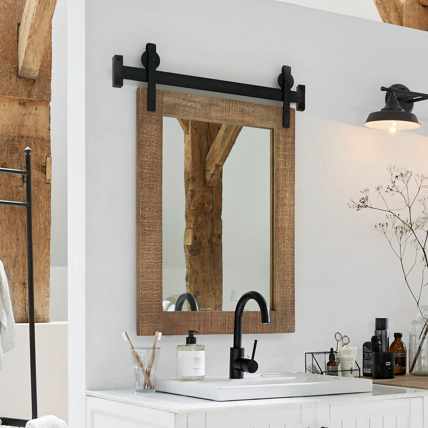 Specchio Taylors Island Specchio da bagno con cornice in legno e supporto metallico nero, stile rustico