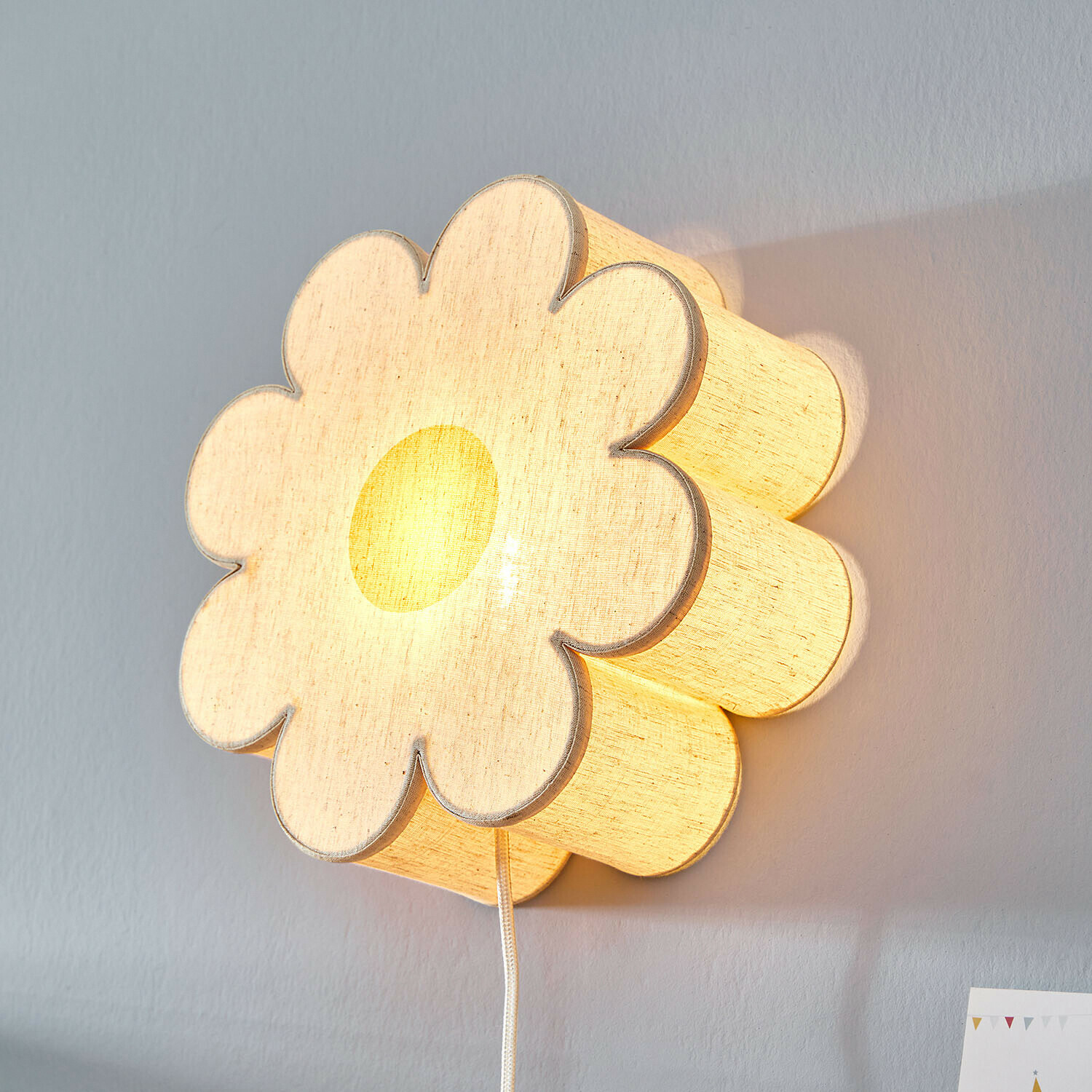Lampada da parete Poppeline Applique a forma di fiore in tessuto beige chiaro, lampada decorativa per cameretta bambini
