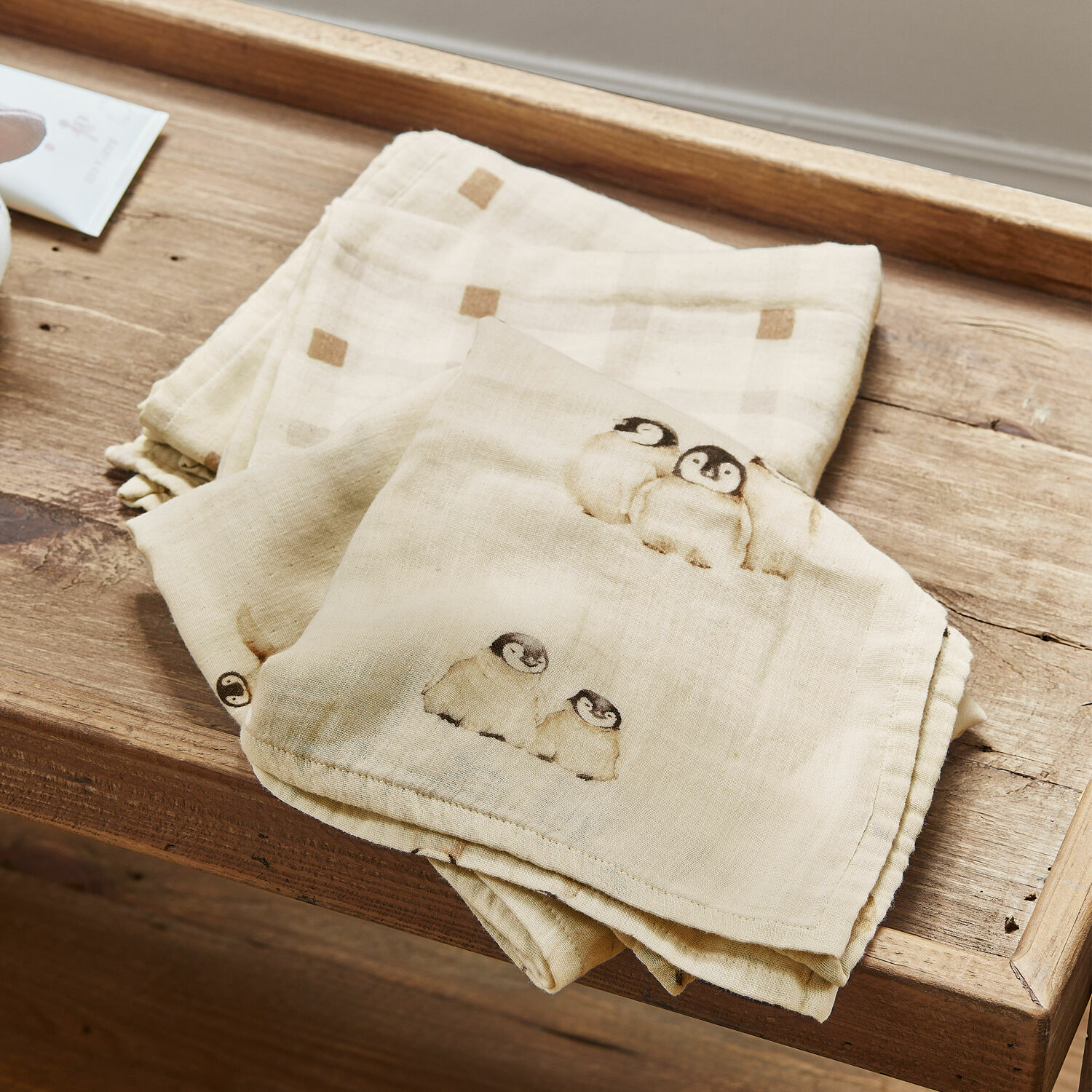 Coppia di teli per bebè Jocienne Panno in cotone beige con stampa pinguini, tessuto morbido ideale per la cucina
