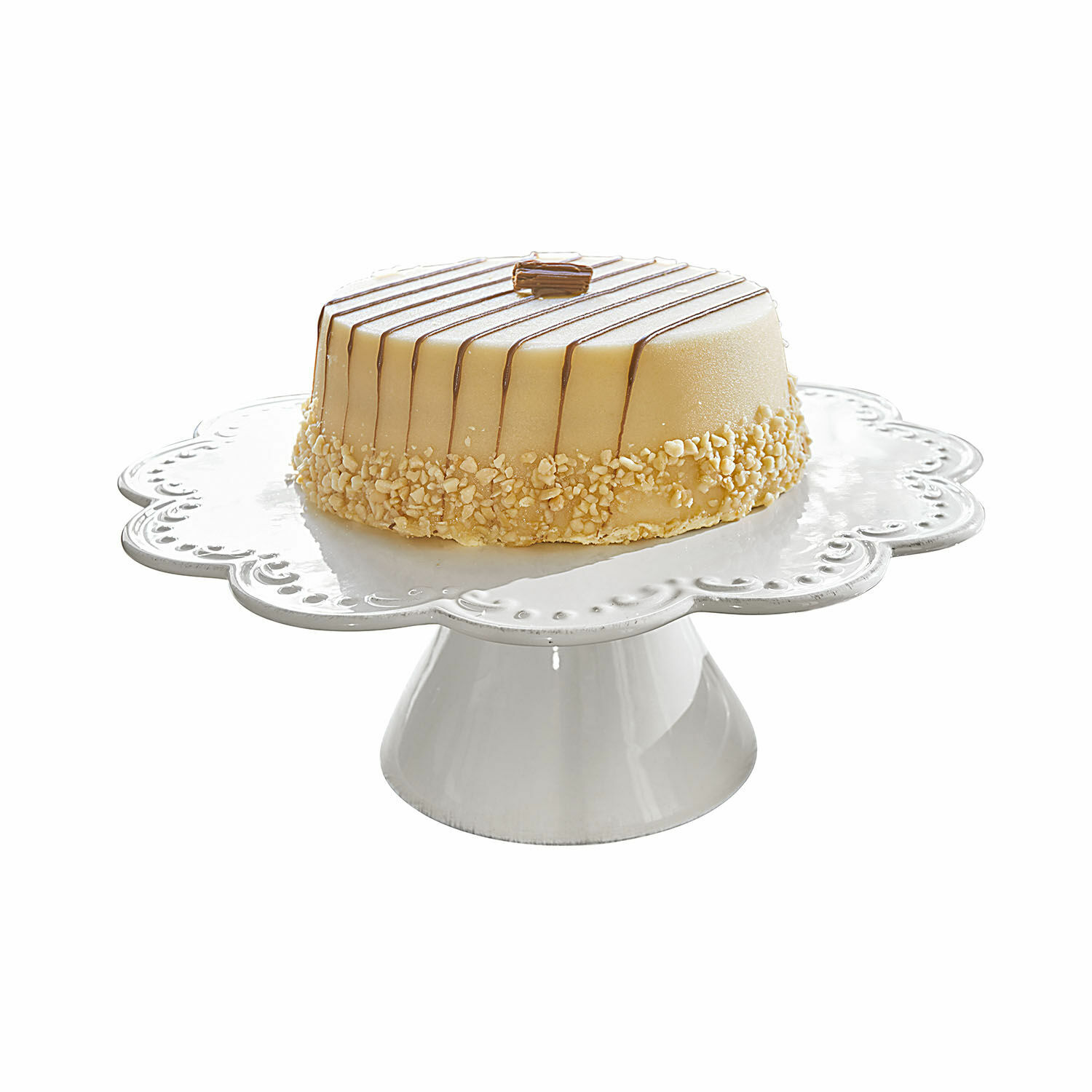 Alzata per dolci Fontienne Torta su alzata in ceramica bianca con glassa cremosa e granella di nocciole, dessert elegante