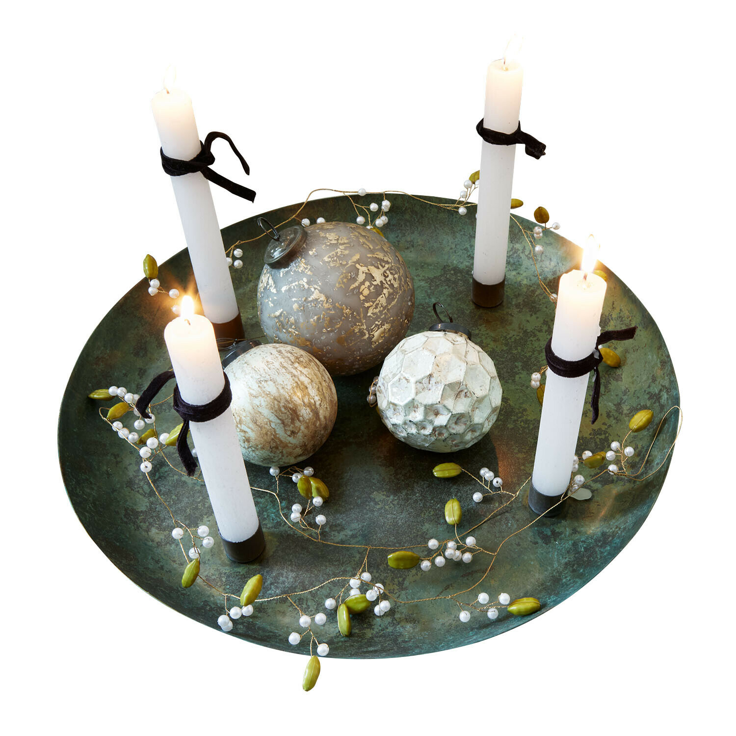 Vassoio per candele Valenzas Vassoio in metallo verde con candele bianche e sfere decorative per decorazione natalizia