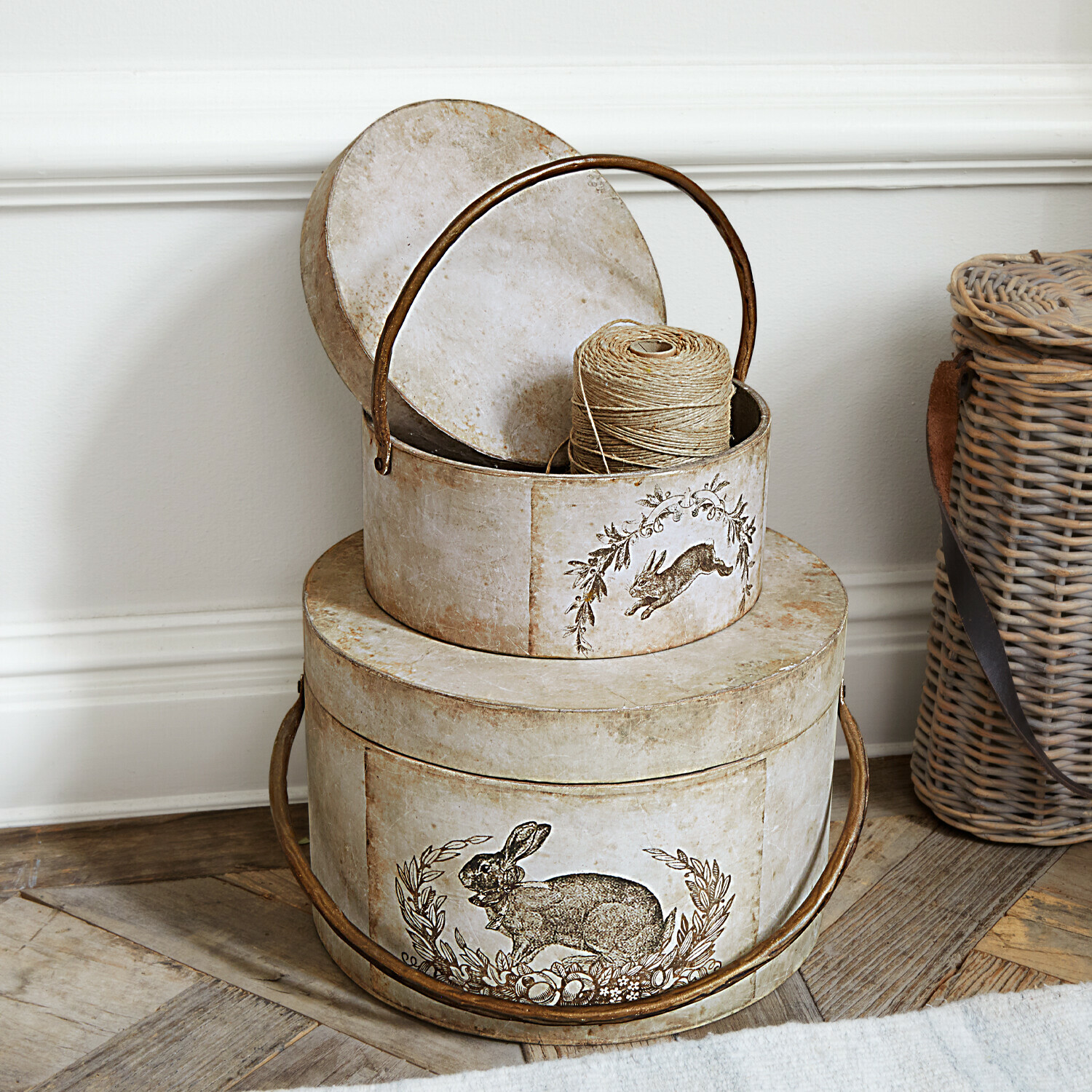 Coppia di scatole Roxelle Due scatole rotonde in cartapesta beige con motivo coniglio, scatole decorative per conservazione