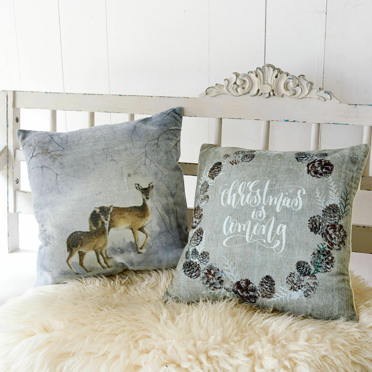 Coppia di copricuscini Christmas is coming Cuscini decorativi grigi con motivo cervi e scritta Christmas is coming per decorazioni invernali