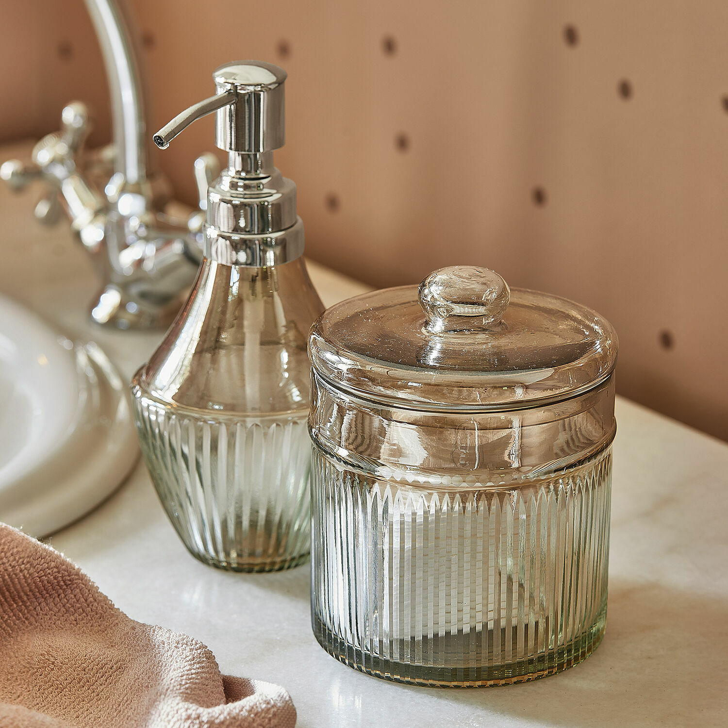 Set per bagno Jolivienne Dispenser e barattolo in vetro trasparente per bagno, accessori per sapone e dischetti di cotone