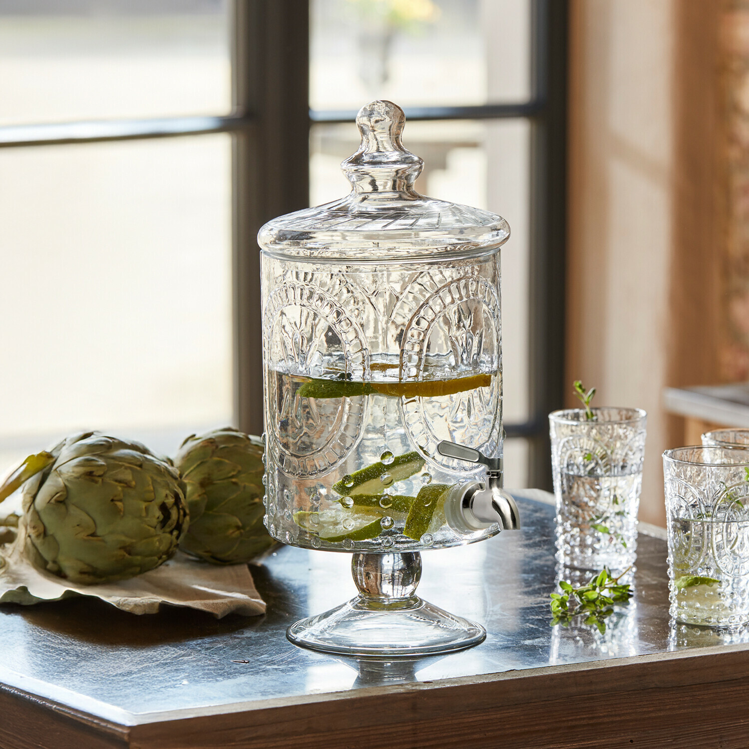 Dispenser di bevande Lys Dispenser per bevande in vetro con coperchio e rubinetto, decorato, con acqua e fette di limone